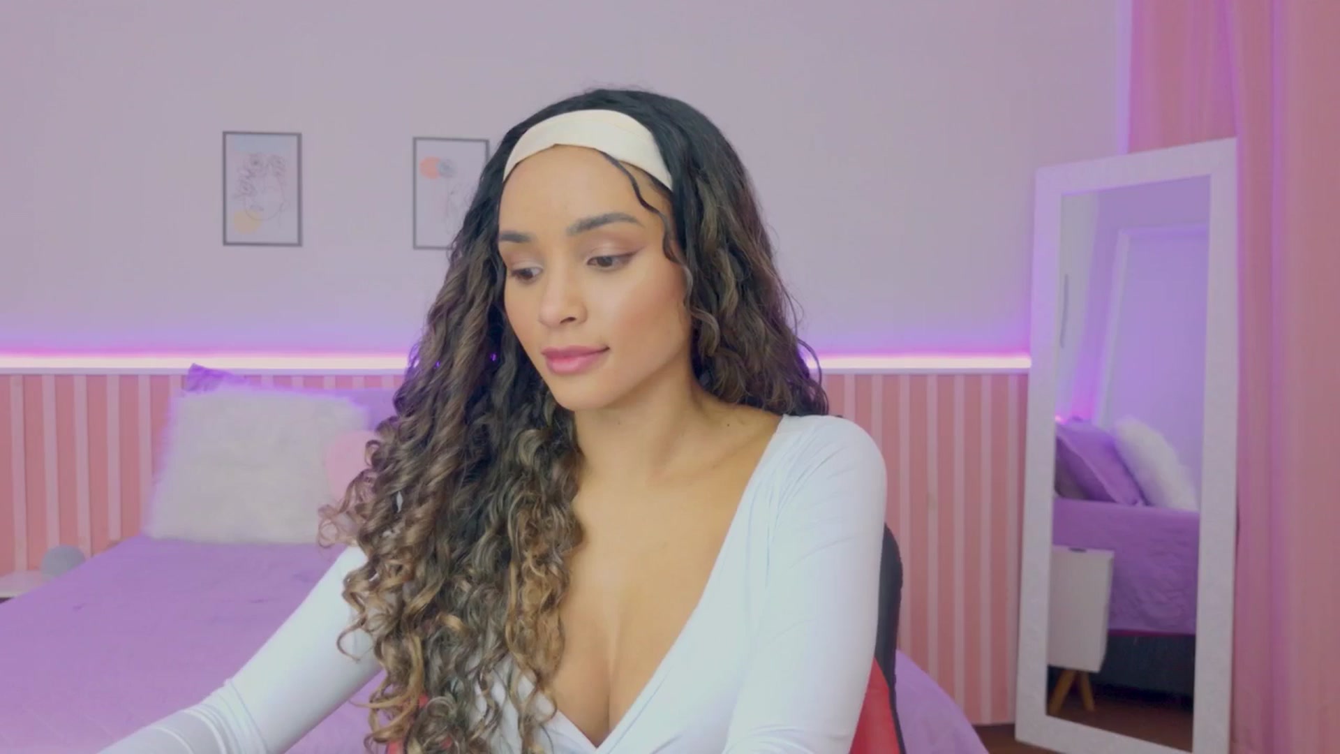Gallery image thumbnail from Helen9g38's myfreecams stream on, 09/04/2025, 13:08 image 2 of 20