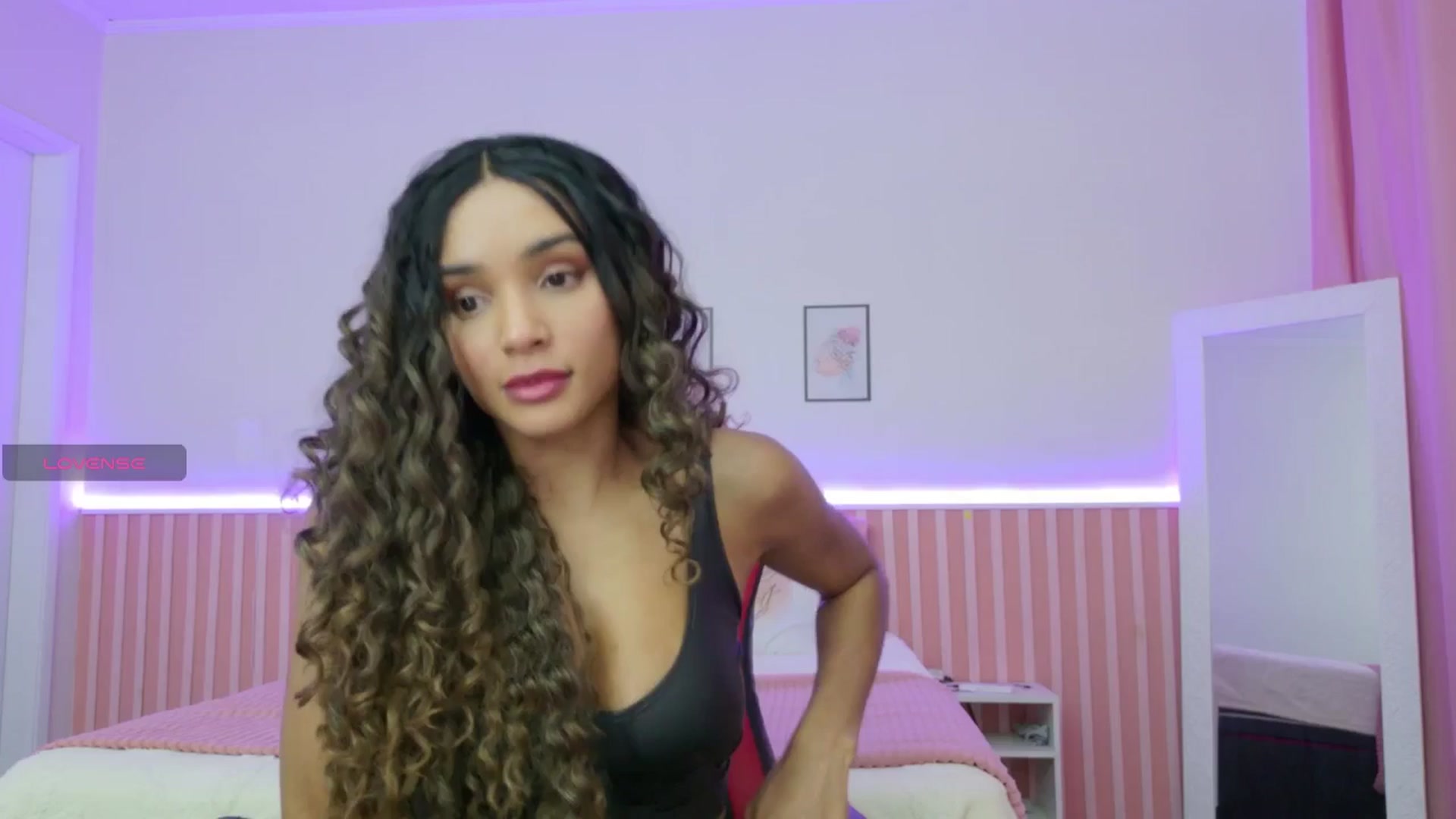 Gallery image thumbnail from Helen9g38's myfreecams stream on, 10/16/2025, 10:32 image 3 of 20