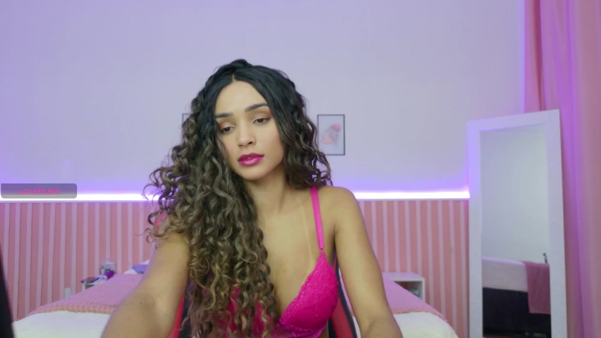 Gallery image thumbnail from Helen9g38's myfreecams stream on, 10/17/2025, 10:27 image 18 of 20