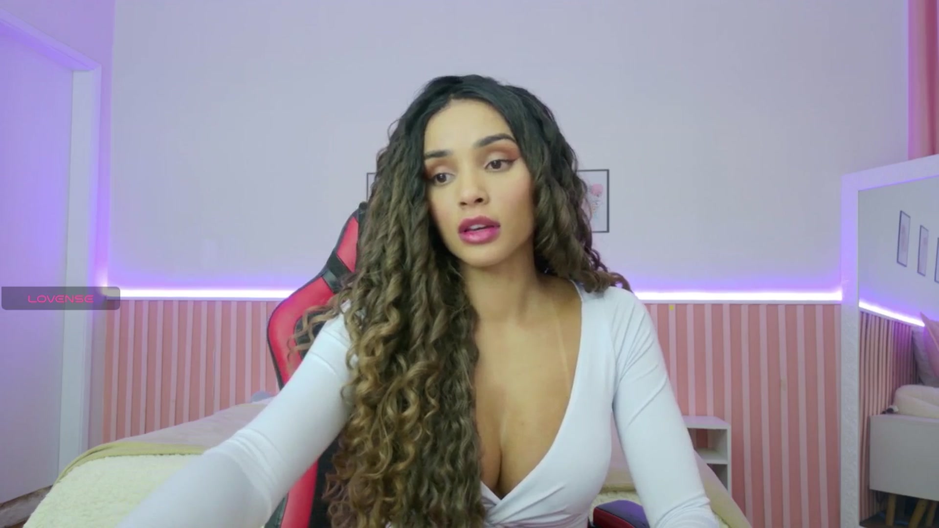Gallery image thumbnail from Helen9g38's myfreecams stream on, 10/21/2025, 12:44 image 9 of 20