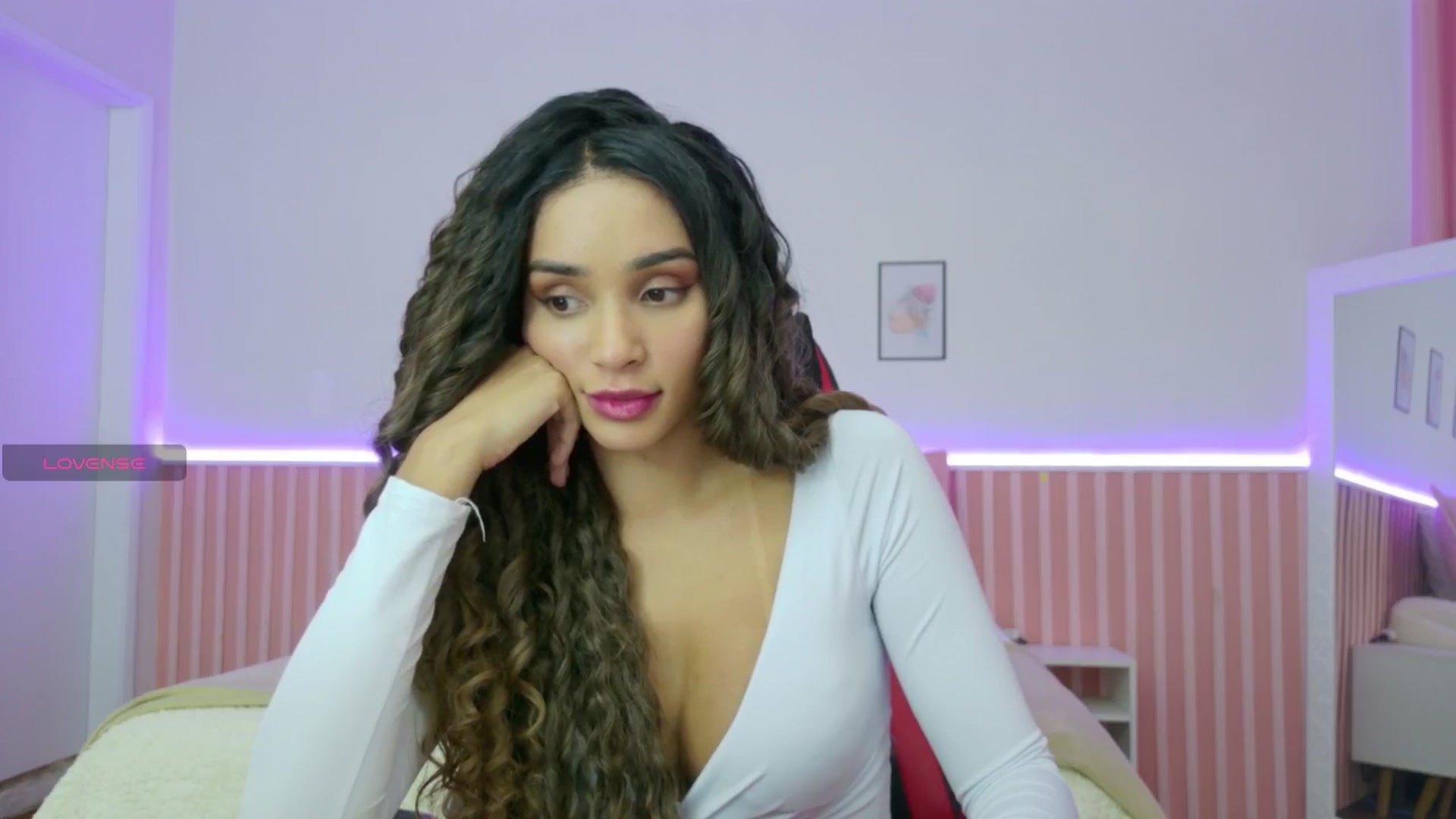 Gallery image thumbnail from Helen9g38's myfreecams stream on, 10/21/2025, 12:44 image 6 of 20