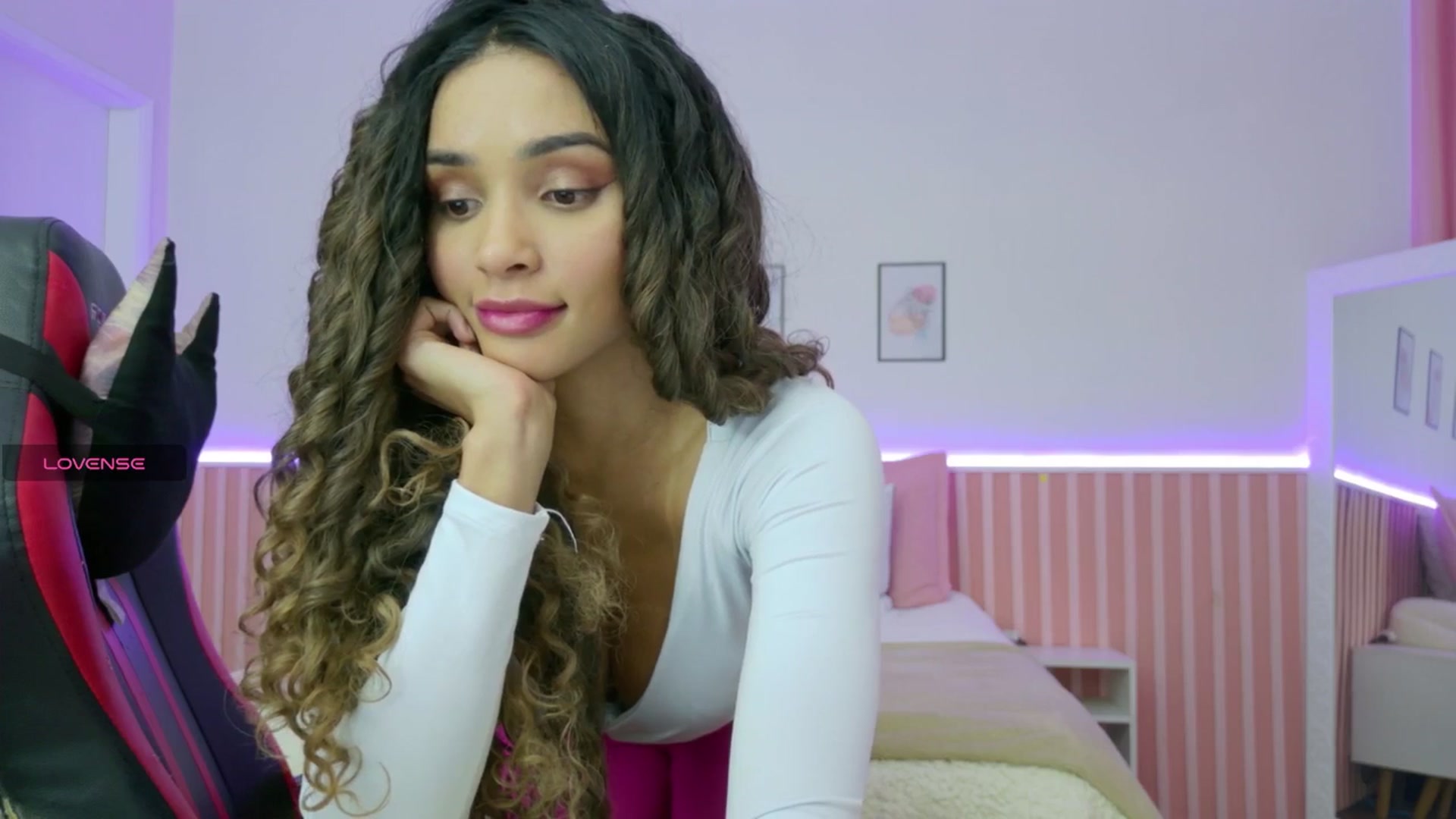 Gallery image thumbnail from Helen9g38's myfreecams stream on, 10/21/2025, 12:44 image 16 of 20