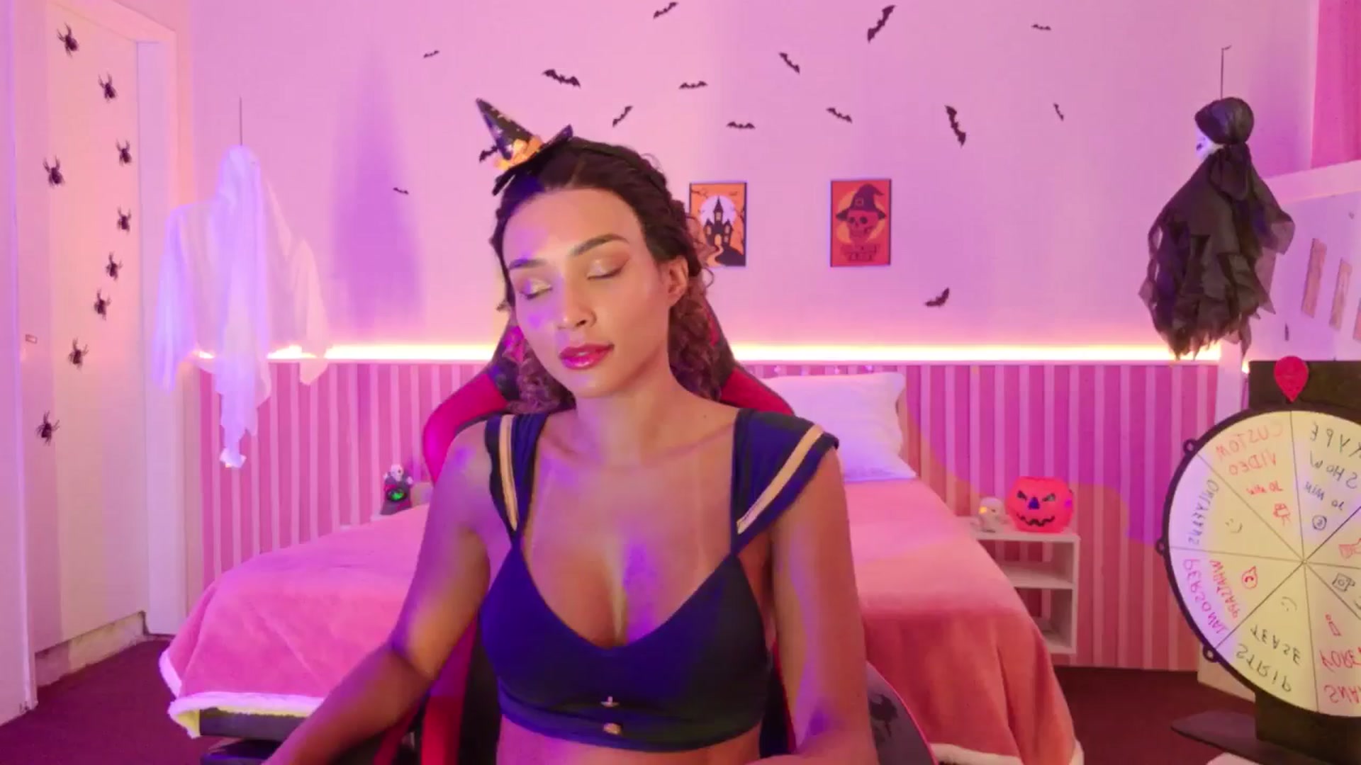Gallery image thumbnail from Helen9g38's myfreecams stream on, 10/27/2025, 09:13 image 10 of 20