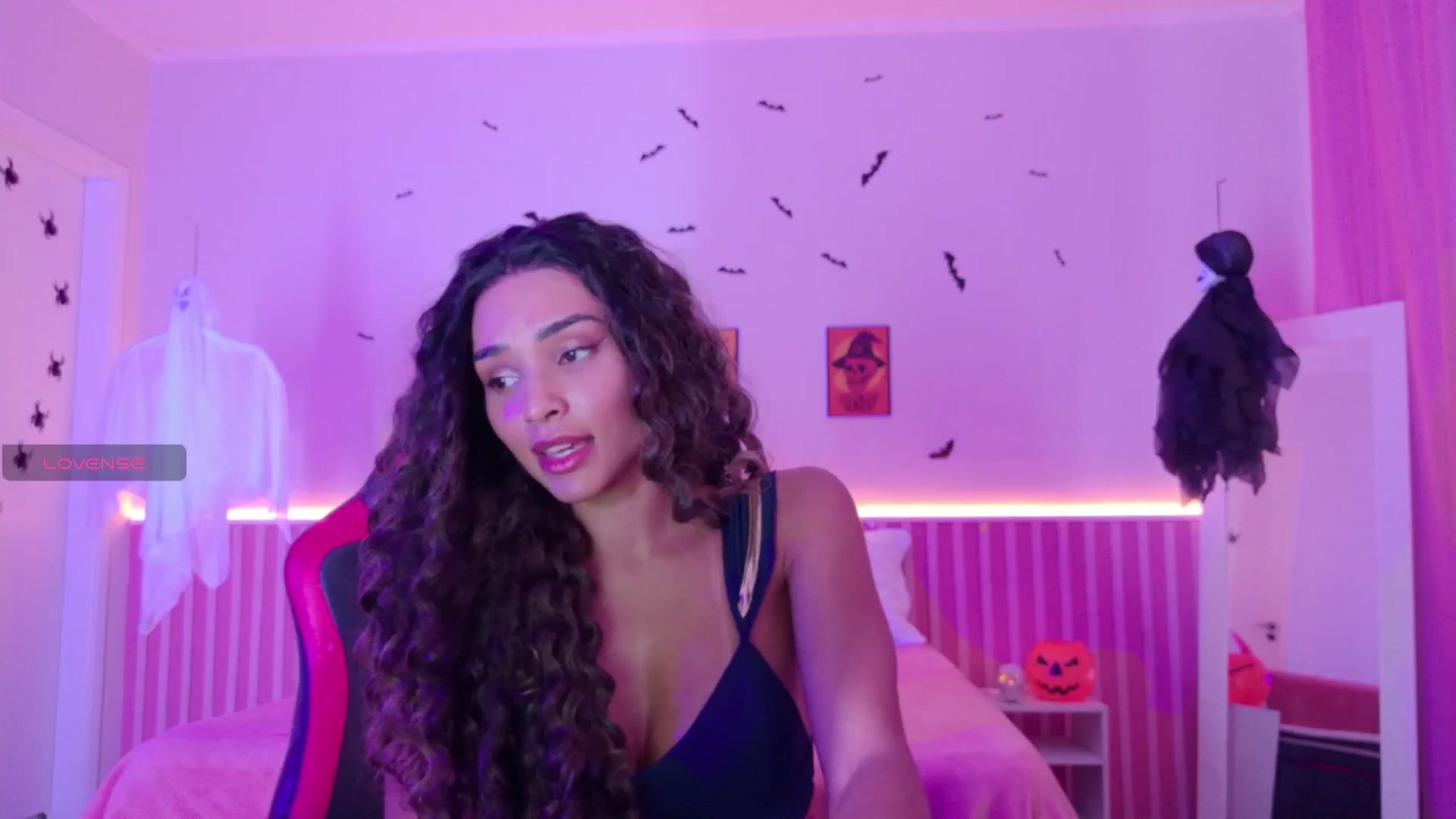 Gallery image thumbnail from Helen9g38's myfreecams stream on, 10/27/2025, 11:18 image 5 of 20