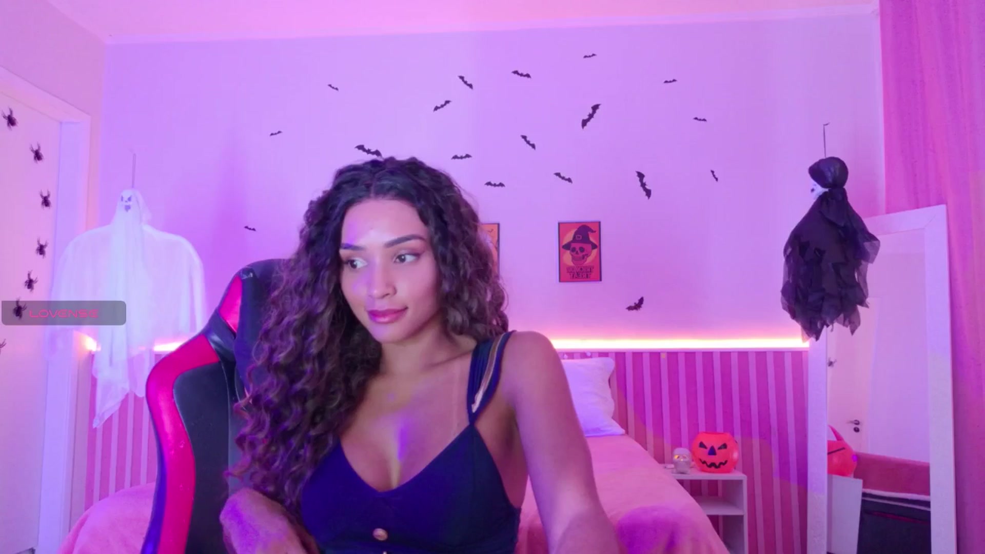 Gallery image thumbnail from Helen9g38's myfreecams stream on, 10/27/2025, 11:18 image 6 of 20