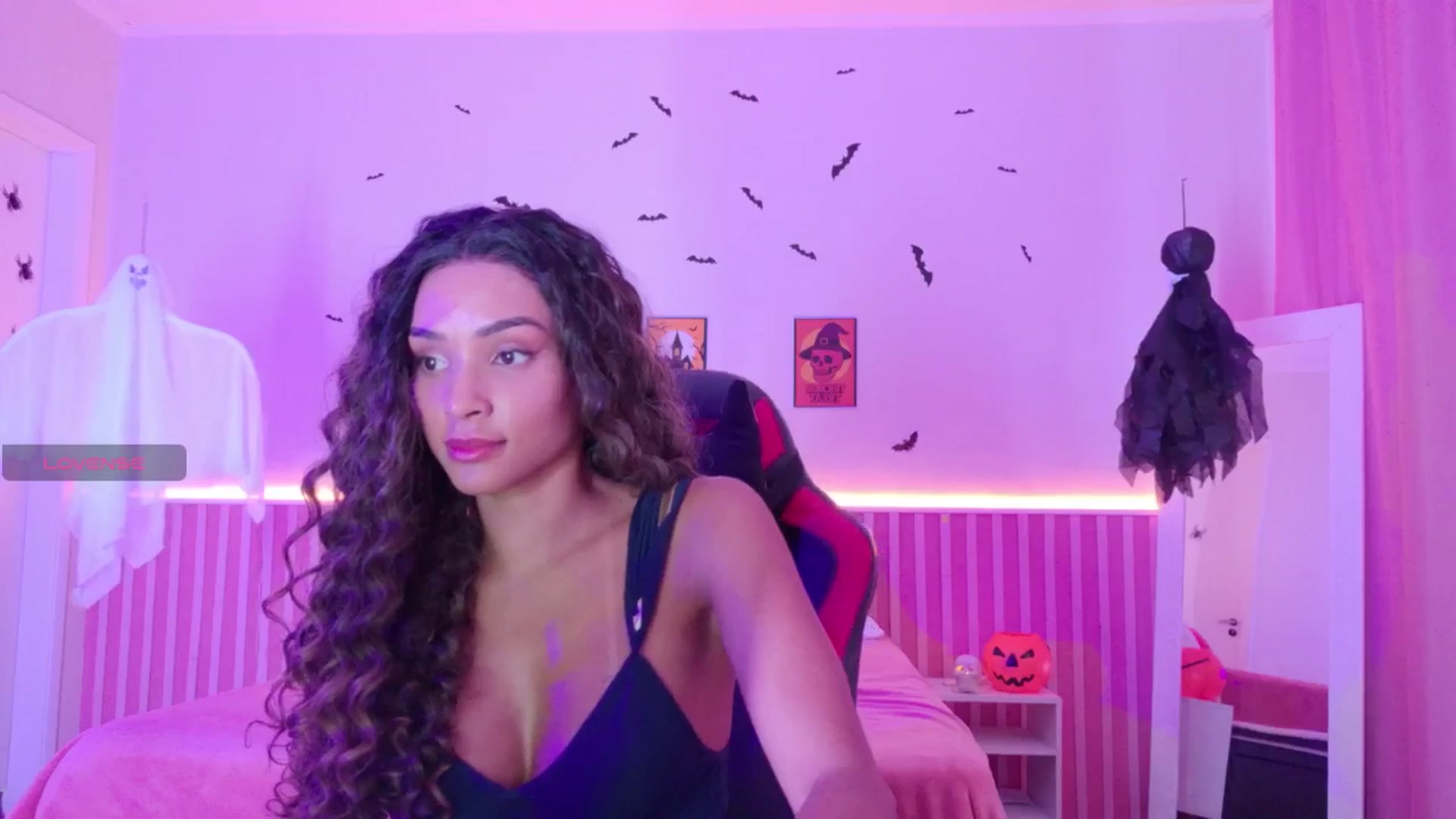 Gallery image thumbnail from Helen9g38's myfreecams stream on, 10/27/2025, 11:18 image 15 of 20