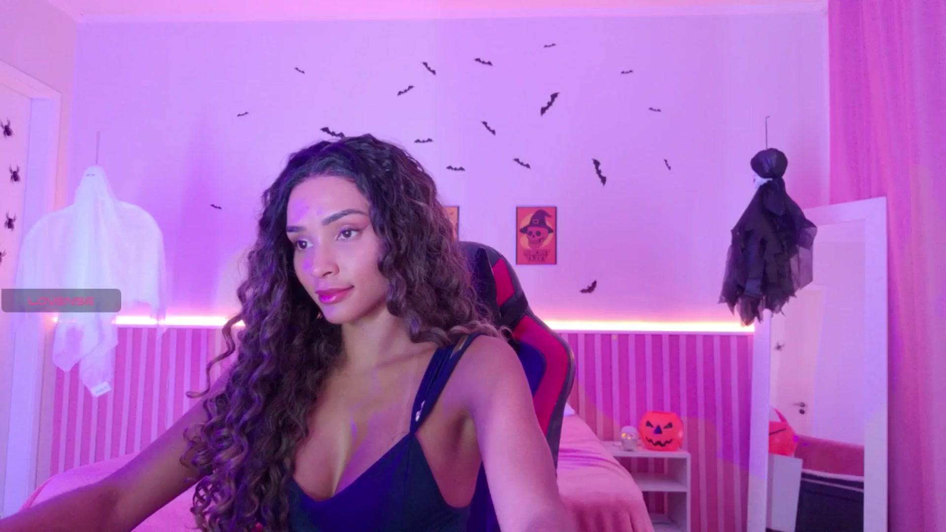 Gallery image thumbnail from Helen9g38's myfreecams stream on, 10/27/2025, 11:18 image 16 of 20