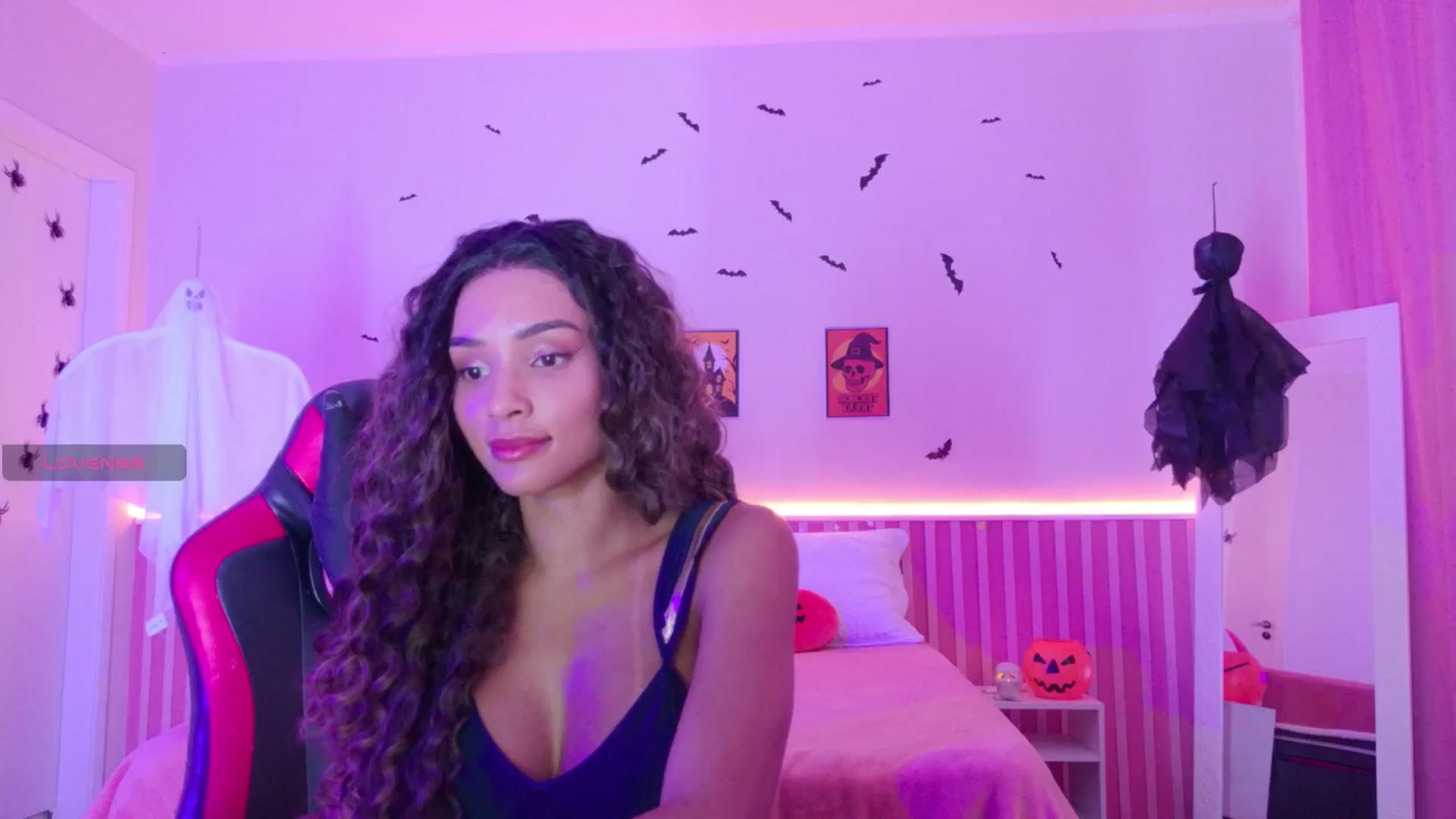 Gallery image thumbnail from Helen9g38's myfreecams stream on, 10/27/2025, 11:18 image 7 of 20