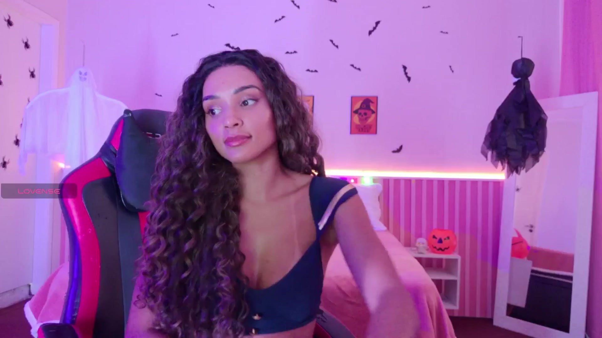 Gallery image thumbnail from Helen9g38's myfreecams stream on, 10/27/2025, 12:15 image 13 of 20