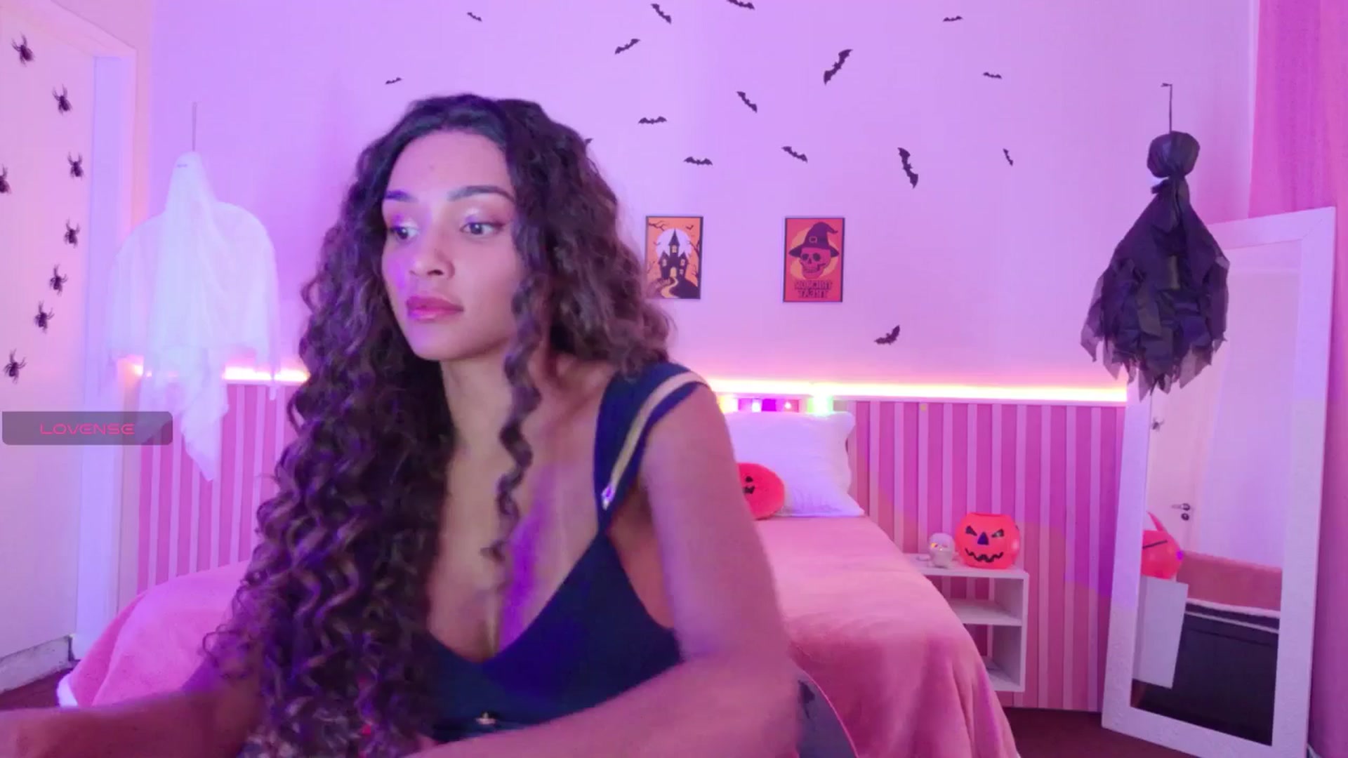 Gallery image thumbnail from Helen9g38's myfreecams stream on, 10/27/2025, 12:15 image 15 of 20