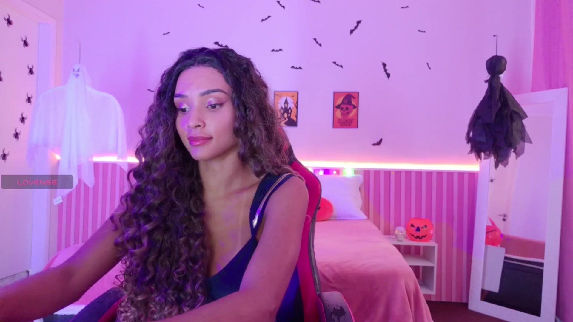 Gallery image thumbnail from Helen9g38's myfreecams stream on, 10/27/2025, 12:15 image 18 of 20