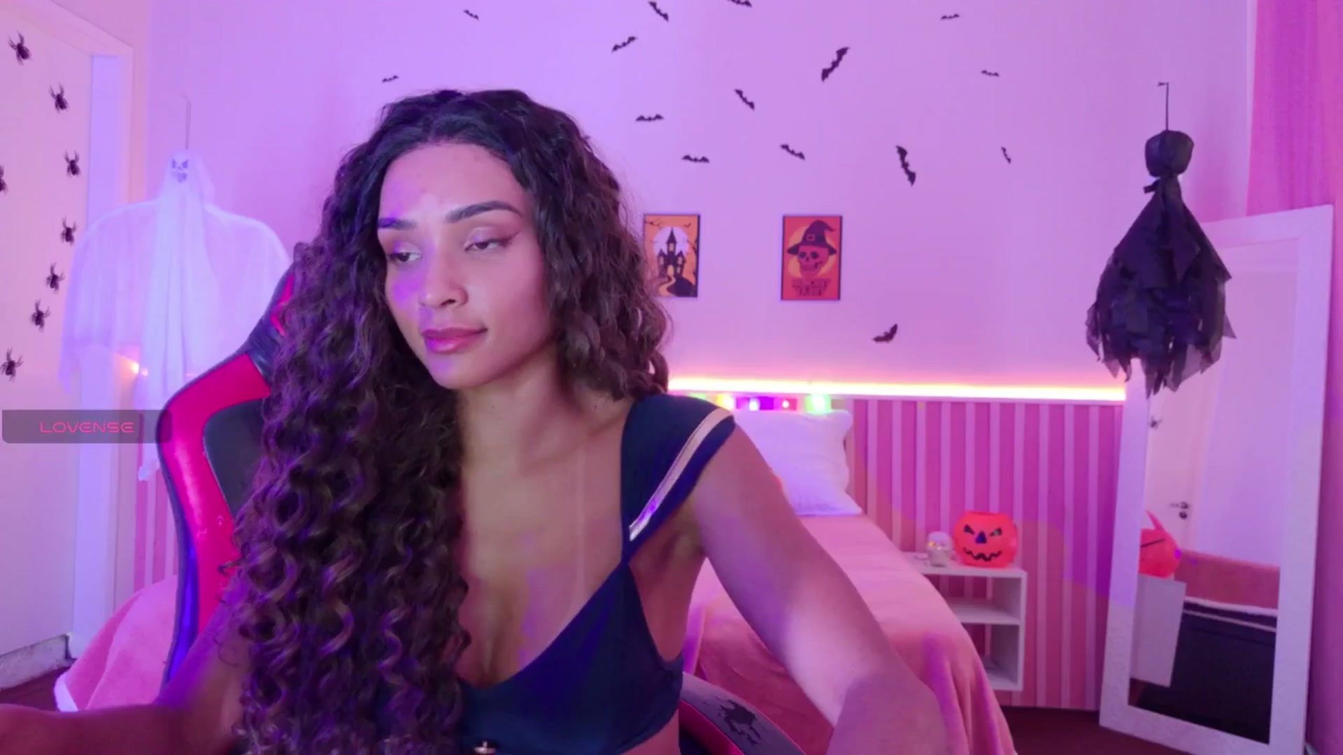 Gallery image thumbnail from Helen9g38's myfreecams stream on, 10/27/2025, 12:15 image 14 of 20