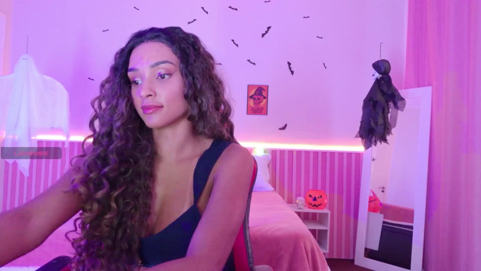 Gallery image thumbnail from Helen9g38's myfreecams stream on, 10/27/2025, 12:15 image 4 of 20