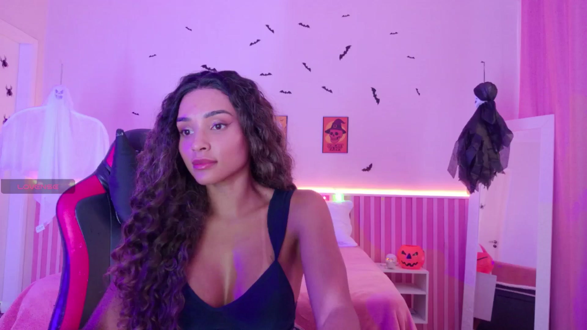 Gallery image thumbnail from Helen9g38's myfreecams stream on, 10/27/2025, 12:15 image 11 of 20