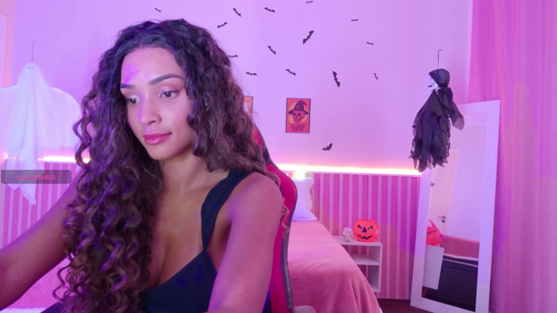 Gallery image thumbnail from Helen9g38's myfreecams stream on, 10/27/2025, 12:15 image 3 of 20