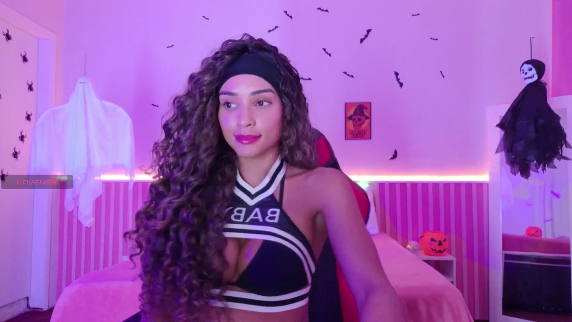 Gallery image thumbnail from Helen9g38's myfreecams stream on, 10/28/2025, 08:53 image 4 of 20