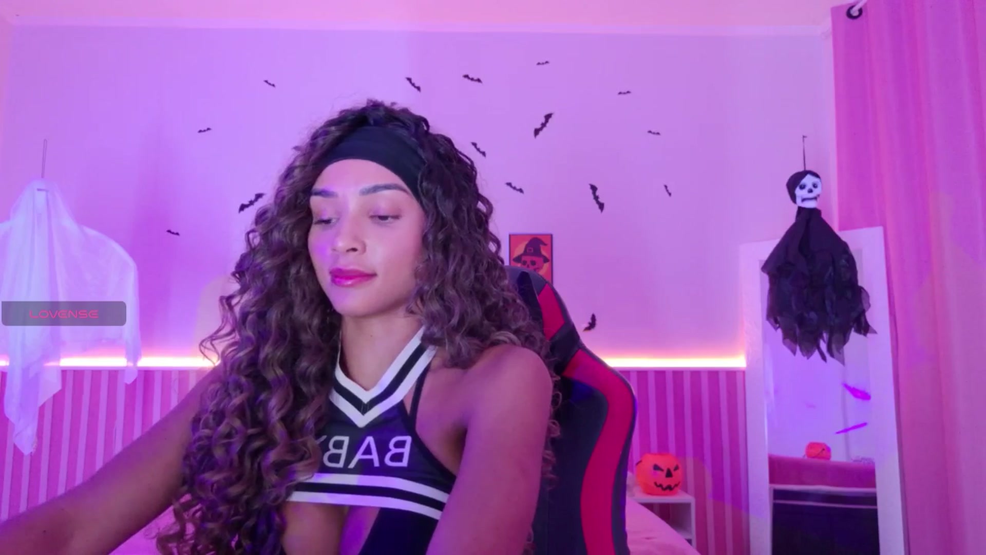 Gallery image thumbnail from Helen9g38's myfreecams stream on, 10/28/2025, 08:53 image 16 of 20