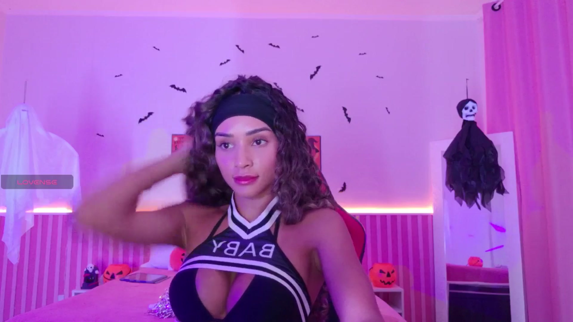 Gallery image thumbnail from Helen9g38's myfreecams stream on, 10/28/2025, 08:53 image 17 of 20