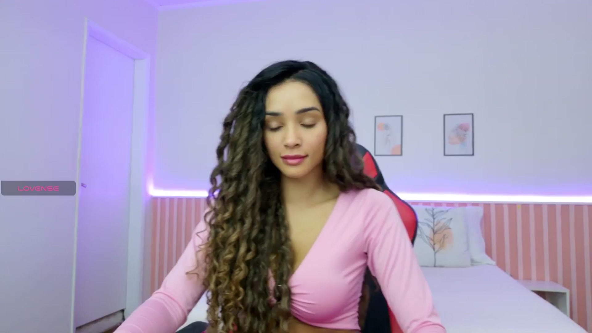 Gallery image thumbnail from Helen9g38's myfreecams stream on, 11/07/2025, 10:28 image 3 of 20