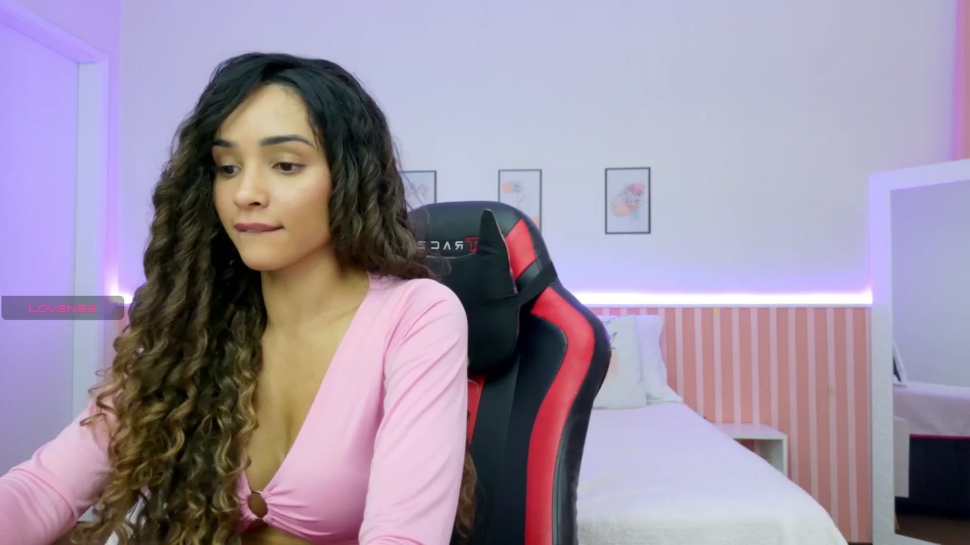 Gallery image thumbnail from Helen9g38's myfreecams stream on, 11/07/2025, 11:19 image 15 of 20