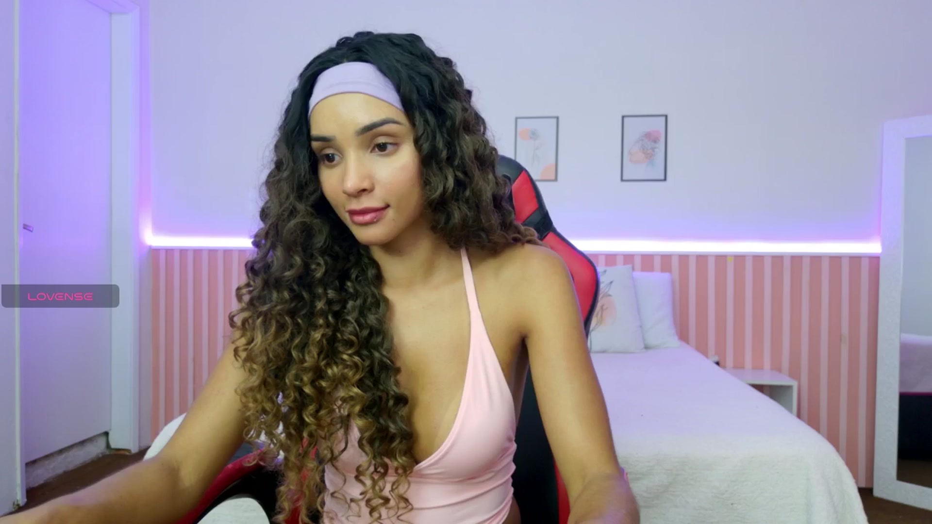 Gallery image thumbnail from Helen9g38's myfreecams stream on, 11/19/2025, 20:44 image 15 of 20