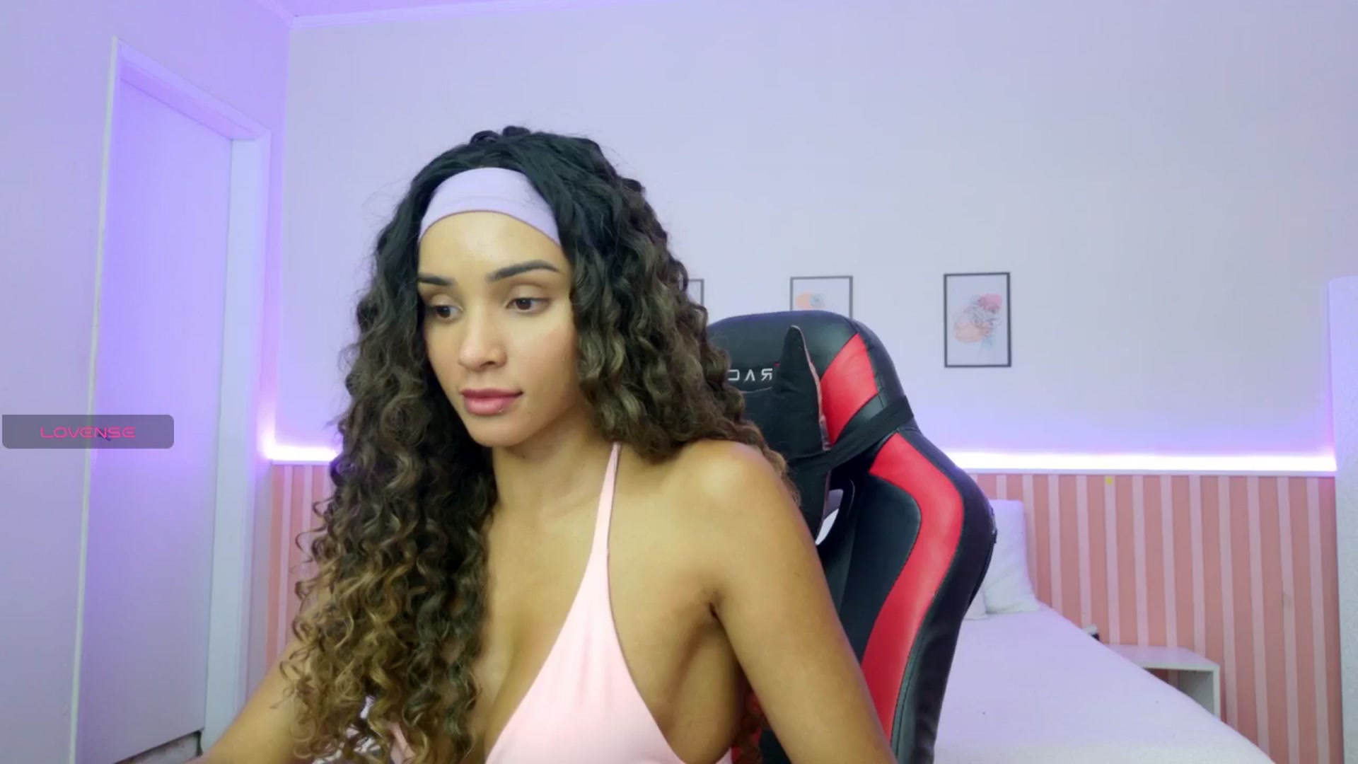 Gallery image thumbnail from Helen9g38's myfreecams stream on, 11/19/2025, 21:36 image 2 of 20