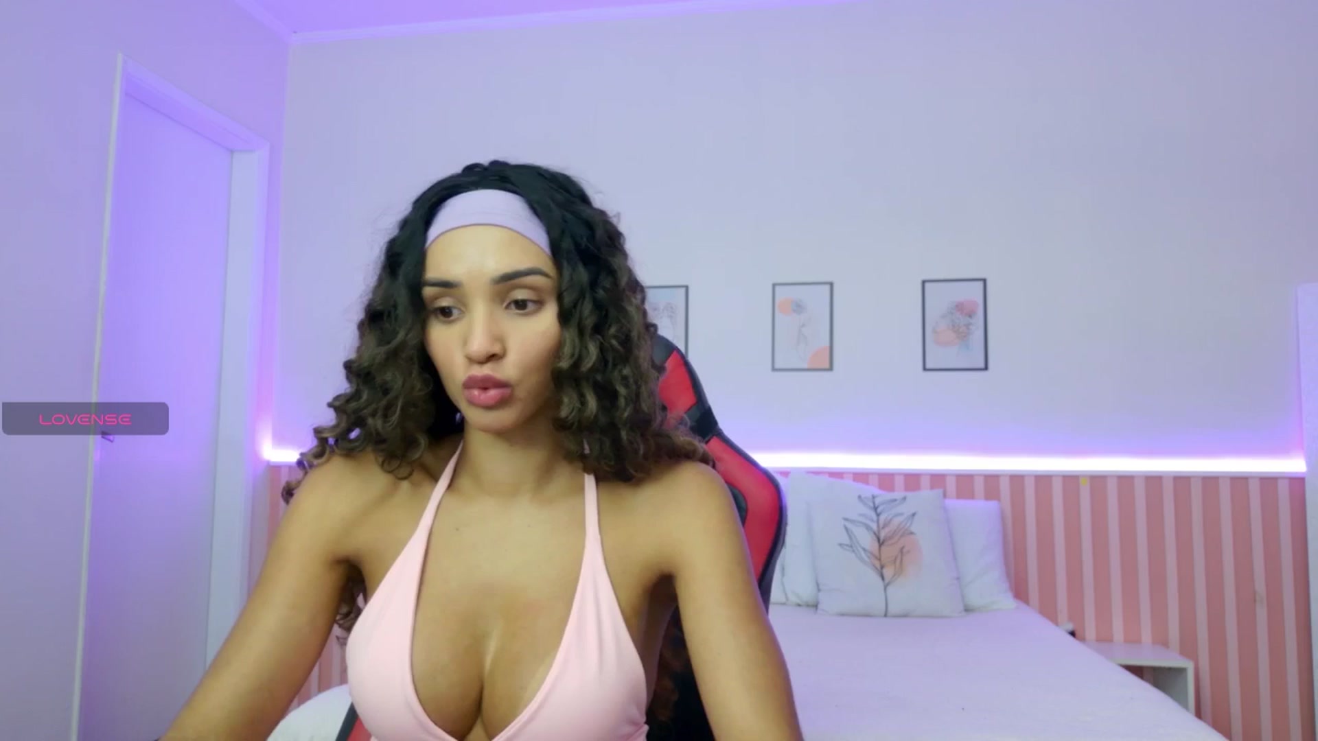 Gallery image thumbnail from Helen9g38's myfreecams stream on, 11/19/2025, 21:36 image 7 of 20