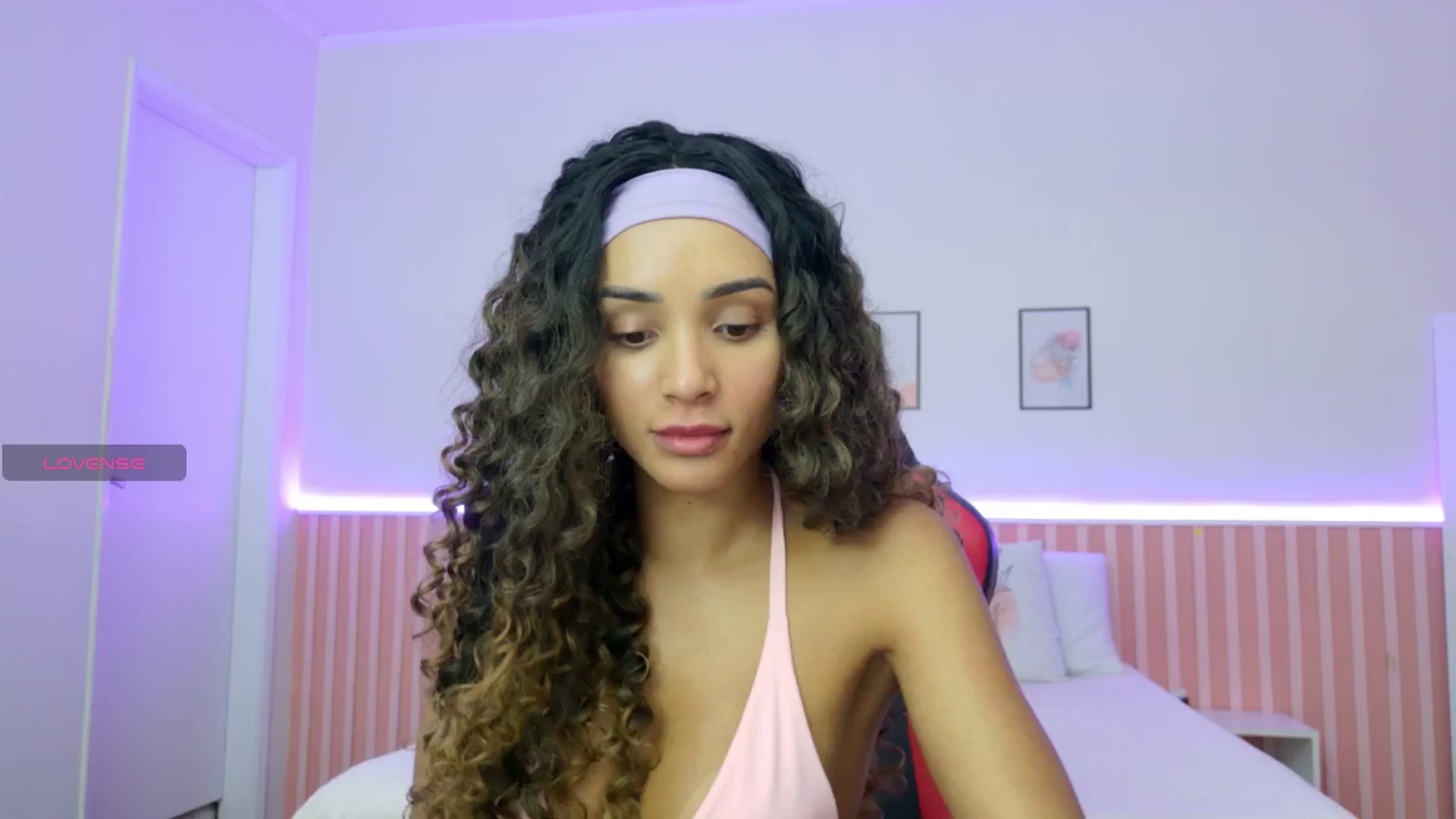 Gallery image thumbnail from Helen9g38's myfreecams stream on, 11/19/2025, 21:36 image 16 of 20