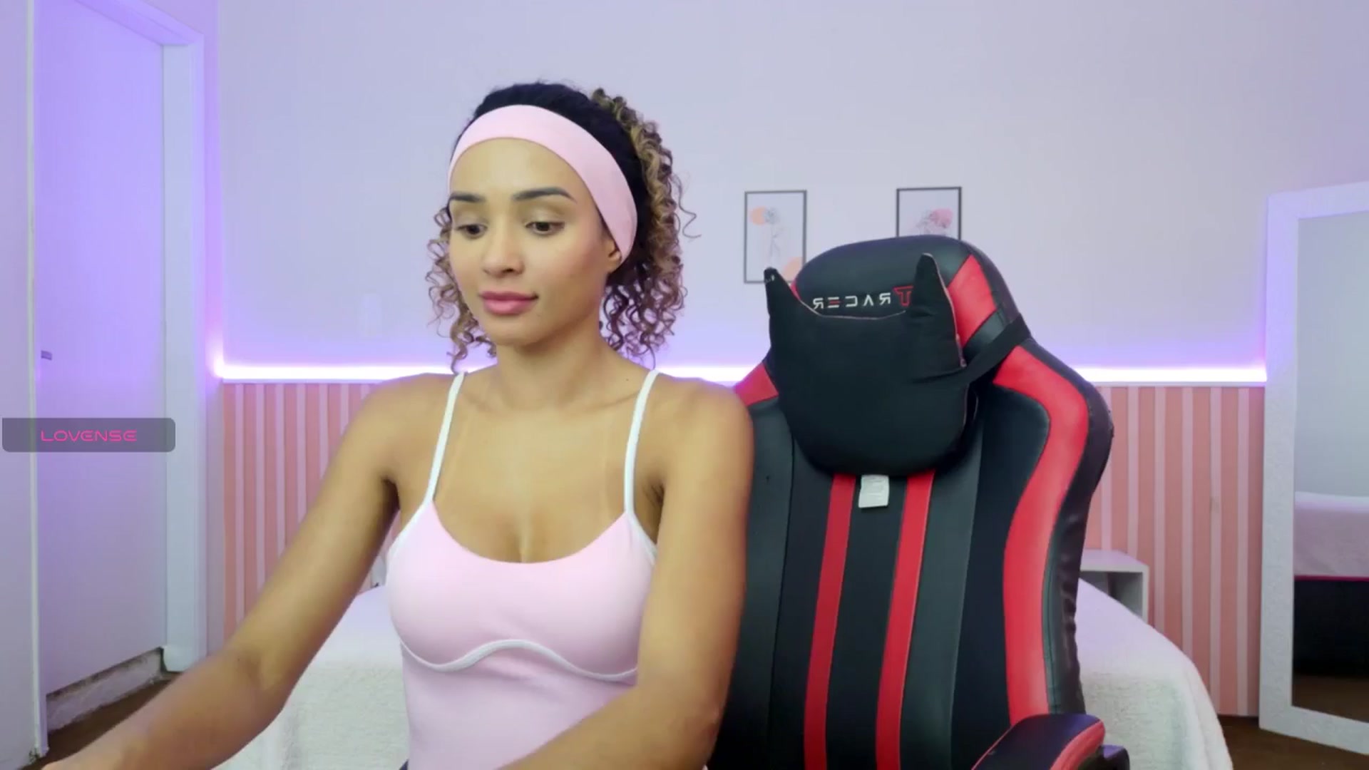 Gallery image thumbnail from Helen9g38's myfreecams stream on, 11/21/2025, 20:02 image 2 of 20