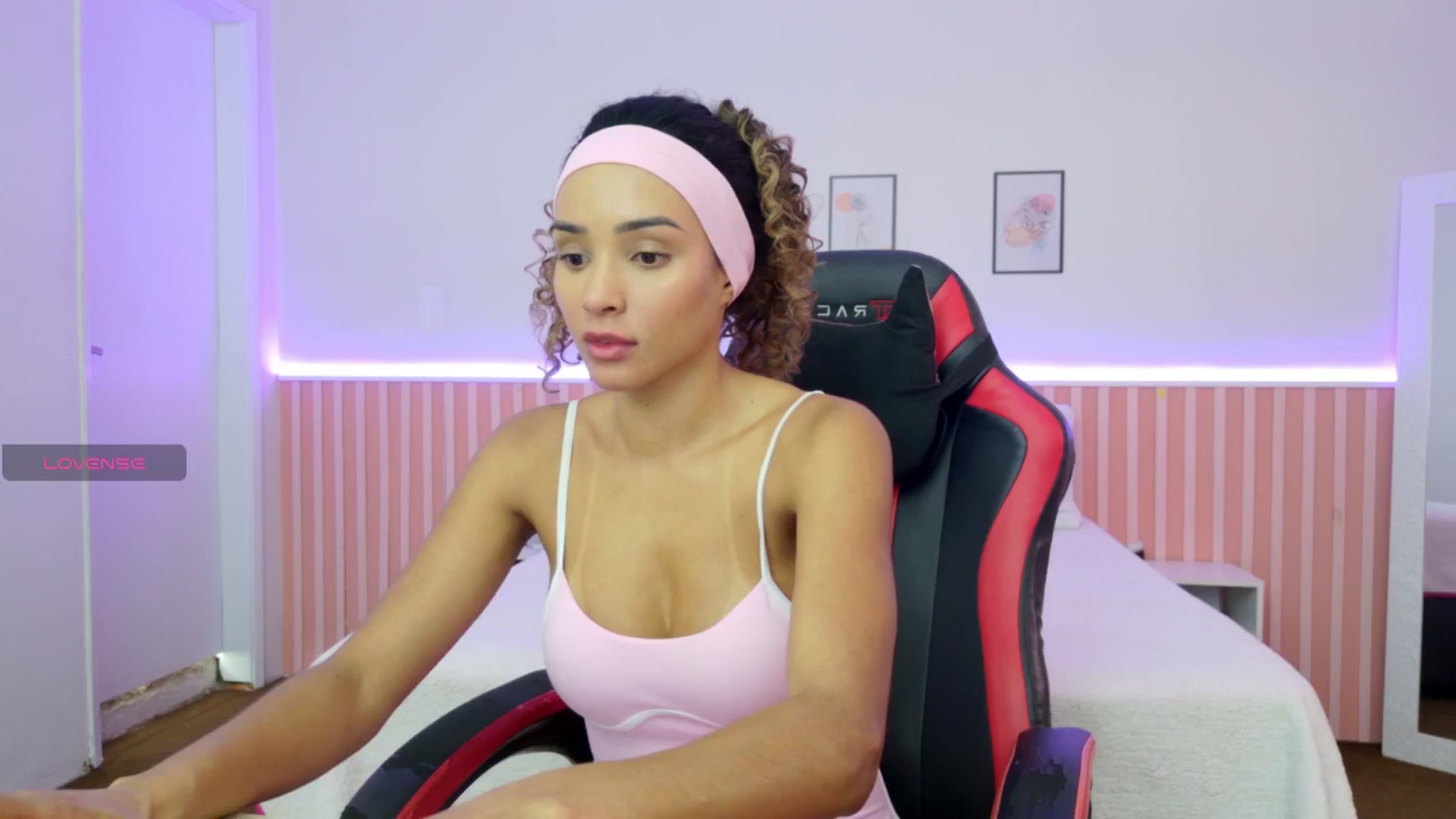 Gallery image thumbnail from Helen9g38's myfreecams stream on, 11/21/2025, 20:02 image 7 of 20