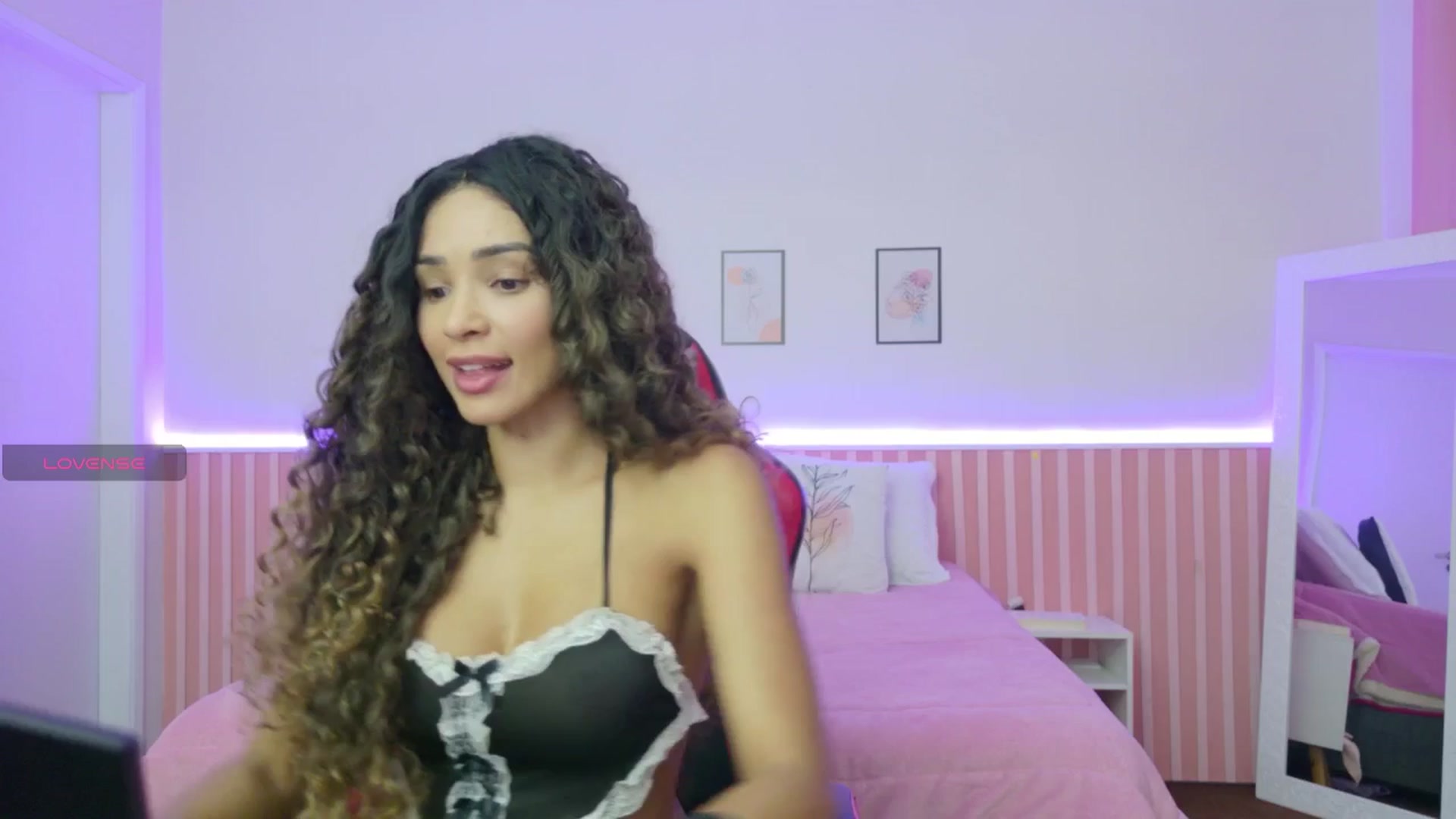 Gallery image thumbnail from Helen9g38's myfreecams stream on, 12/01/2025, 12:25 image 10 of 20