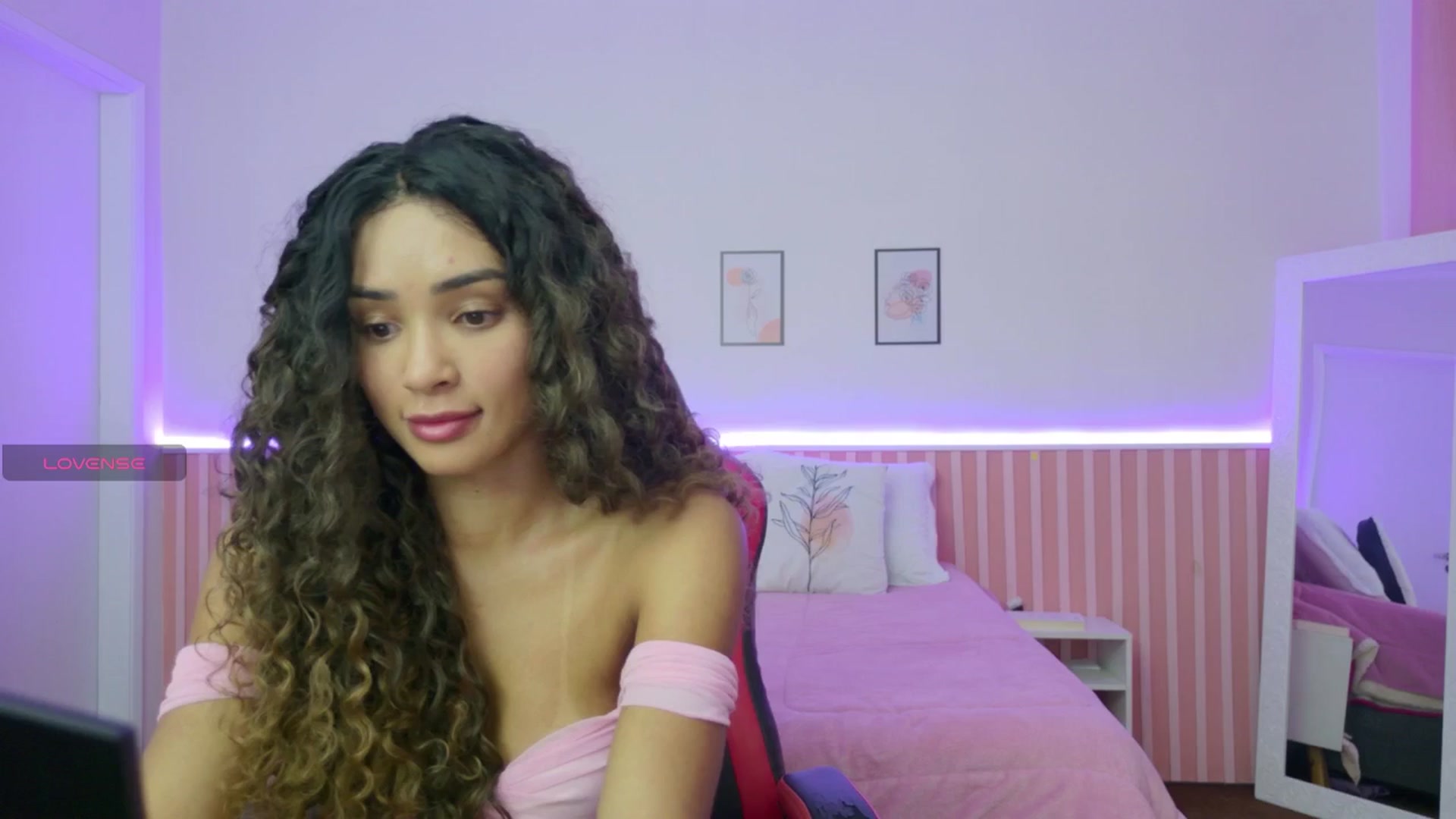 Gallery image thumbnail from Helen9g38's myfreecams stream on, 12/01/2025, 12:25 image 4 of 20