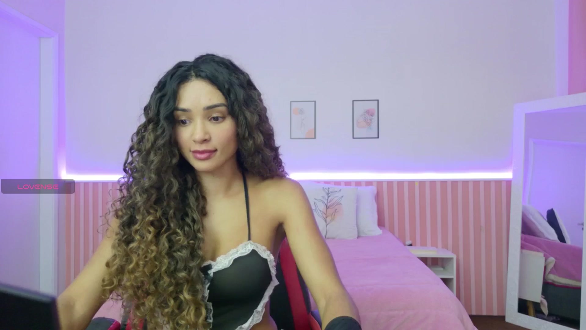 Gallery image thumbnail from Helen9g38's myfreecams stream on, 12/01/2025, 12:25 image 9 of 20