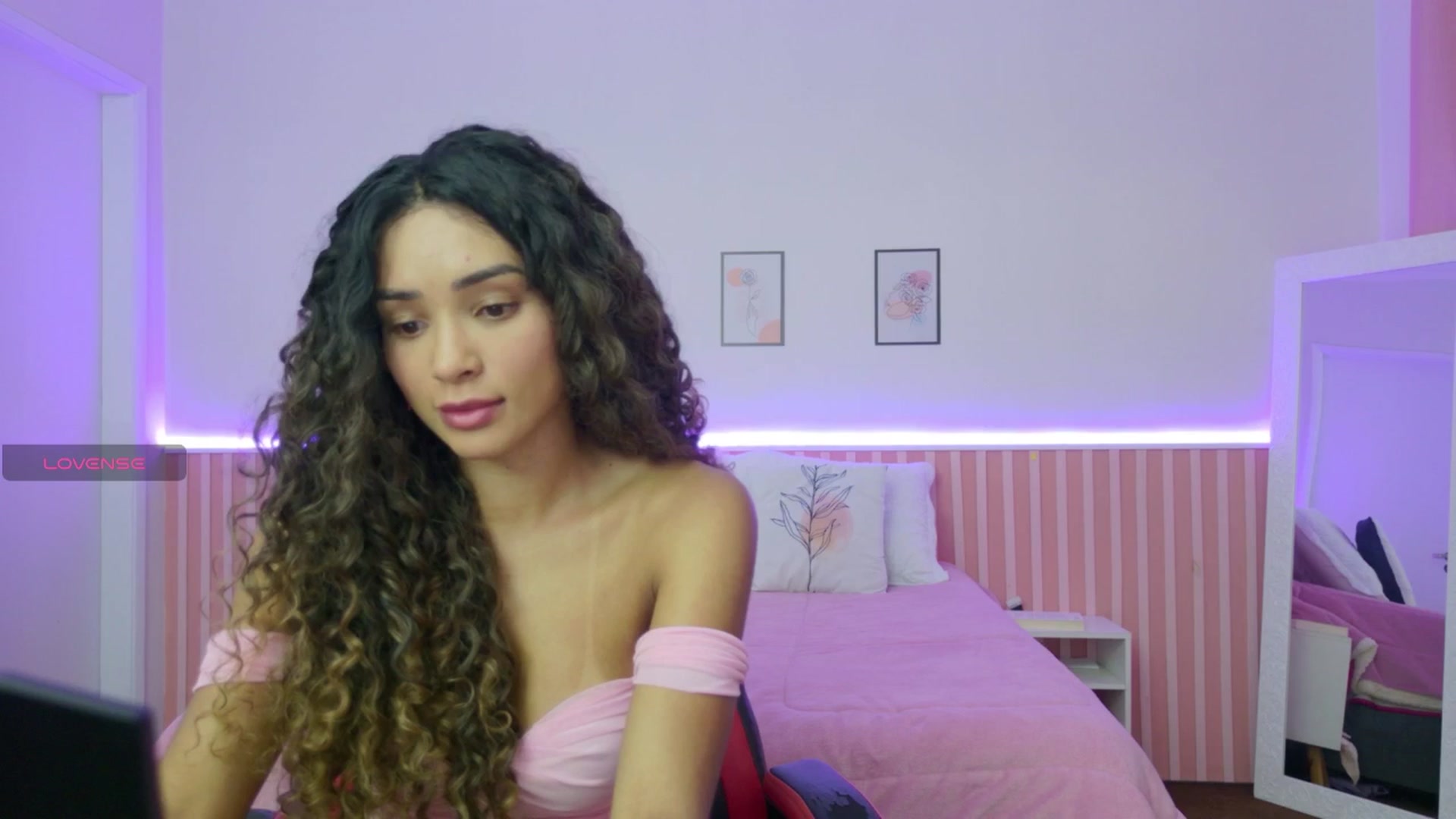 Gallery image thumbnail from Helen9g38's myfreecams stream on, 12/01/2025, 12:25 image 6 of 20
