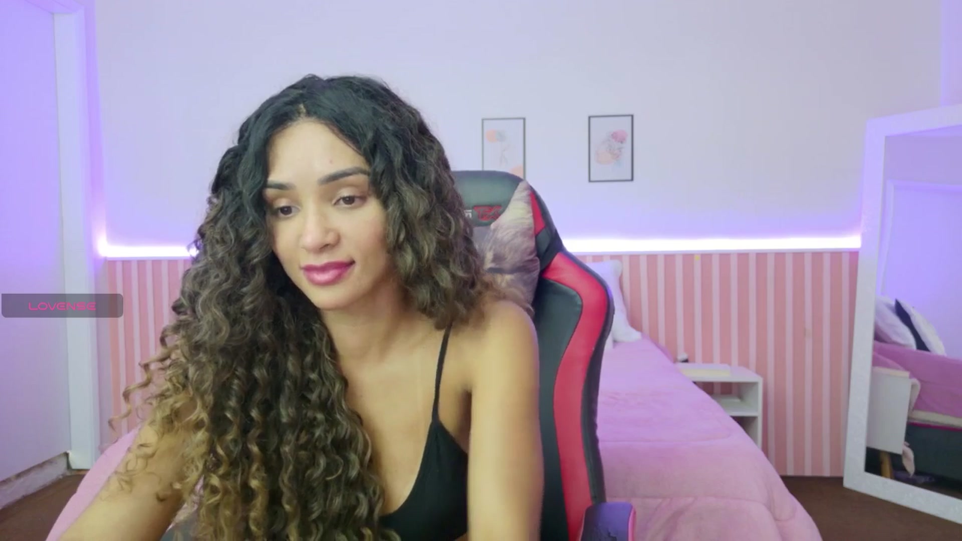 Gallery image thumbnail from Helen9g38's myfreecams stream on, 12/01/2025, 20:44 image 5 of 20