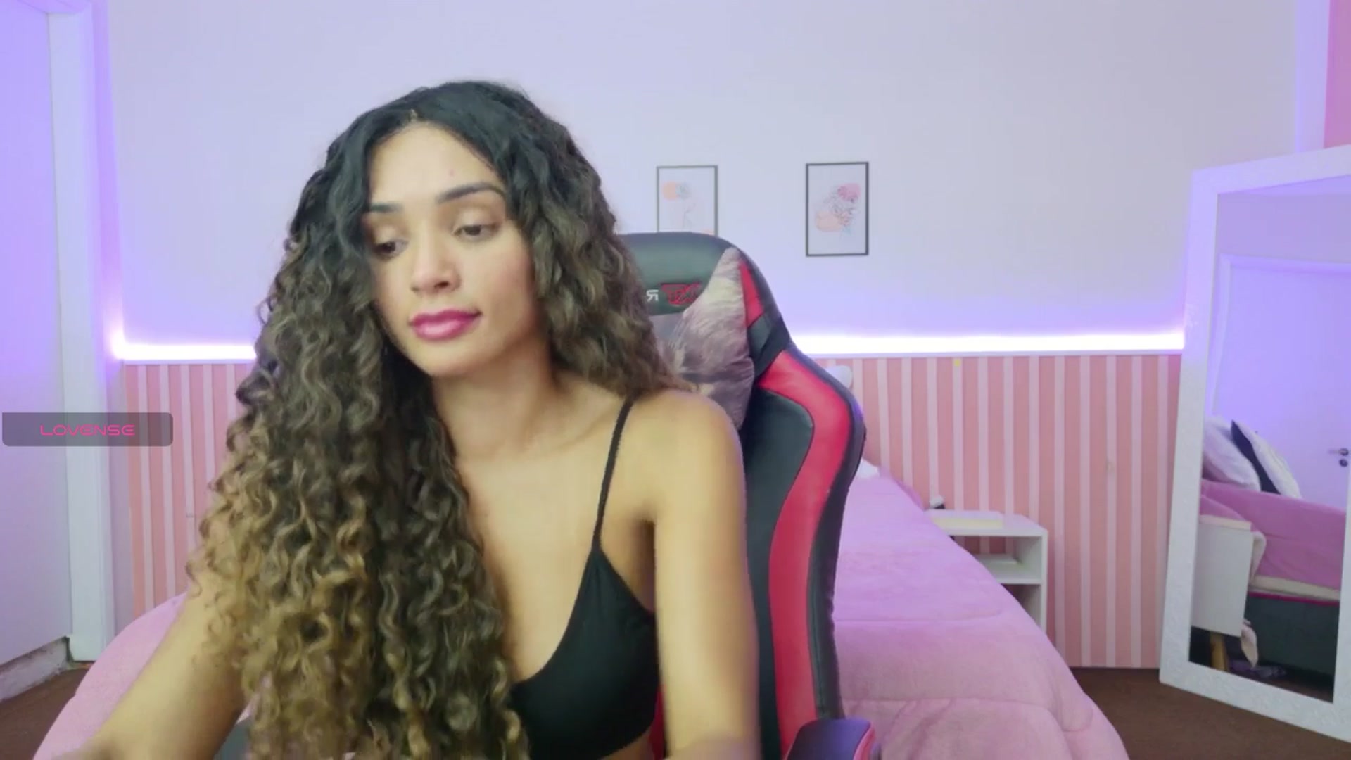 Gallery image thumbnail from Helen9g38's myfreecams stream on, 12/01/2025, 20:44 image 4 of 20