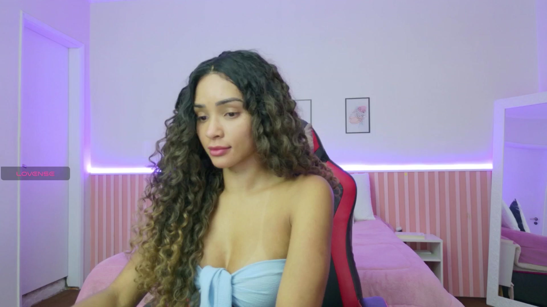 Gallery image thumbnail from Helen9g38's myfreecams stream on, 12/02/2025, 20:14 image 14 of 20