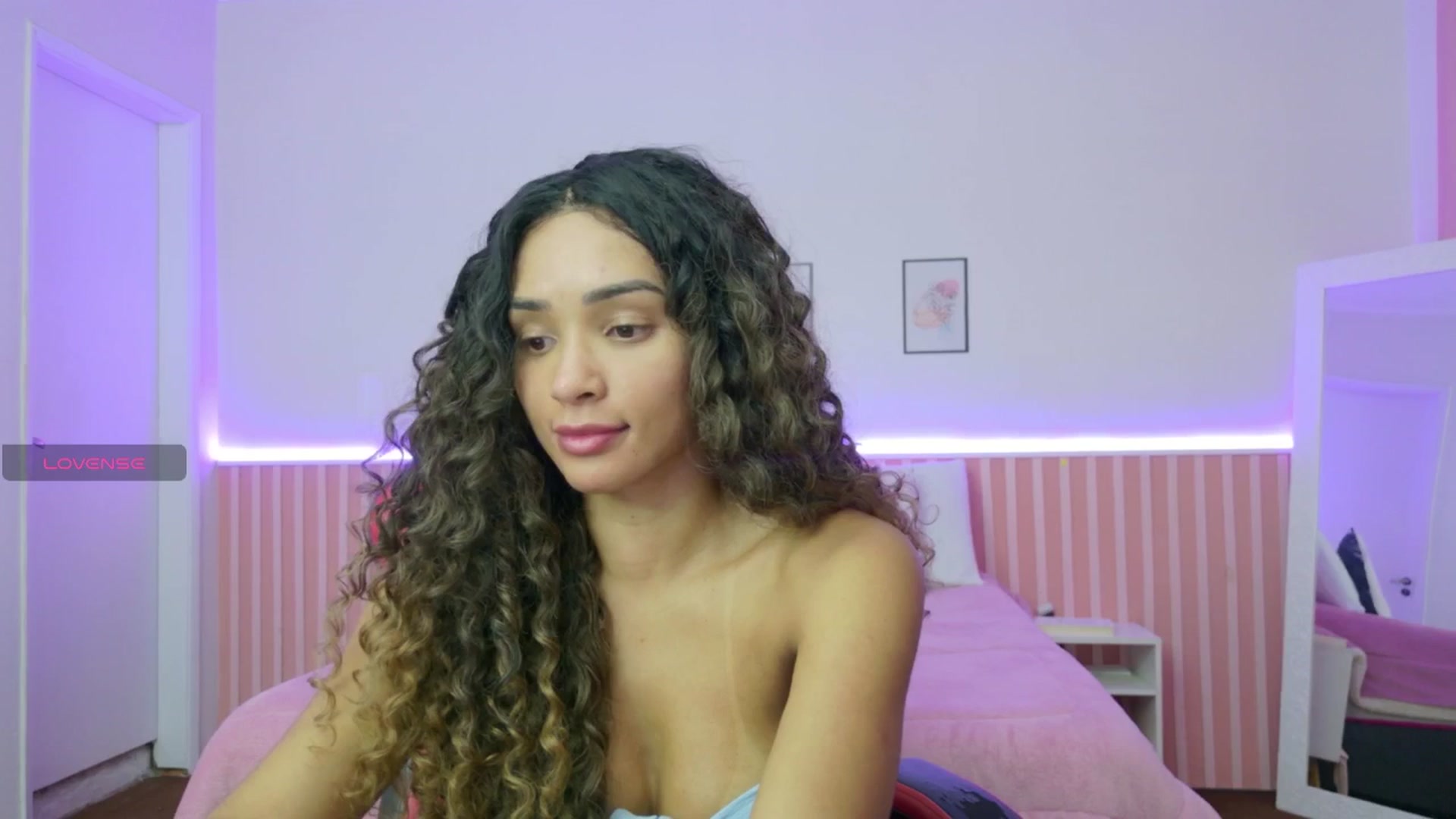 Gallery image thumbnail from Helen9g38's myfreecams stream on, 12/02/2025, 20:14 image 12 of 20