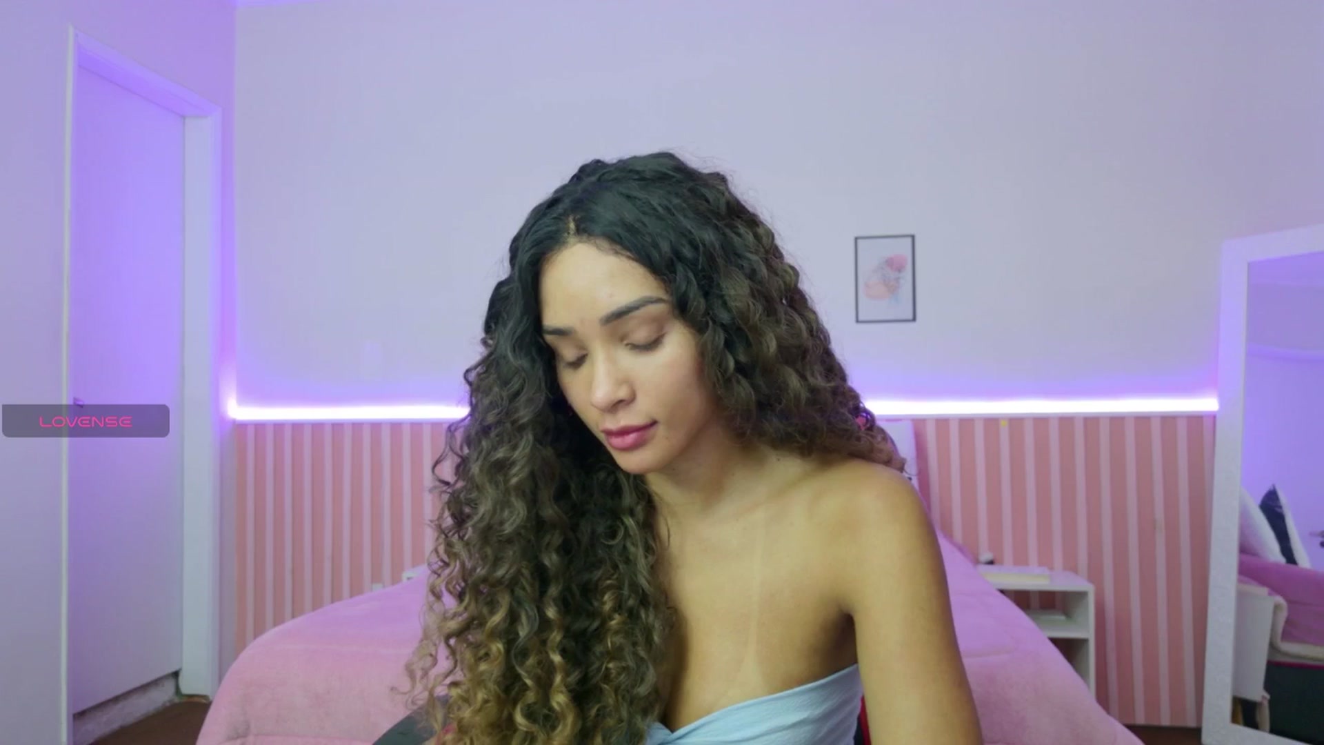 Gallery image thumbnail from Helen9g38's myfreecams stream on, 12/02/2025, 20:14 image 16 of 20