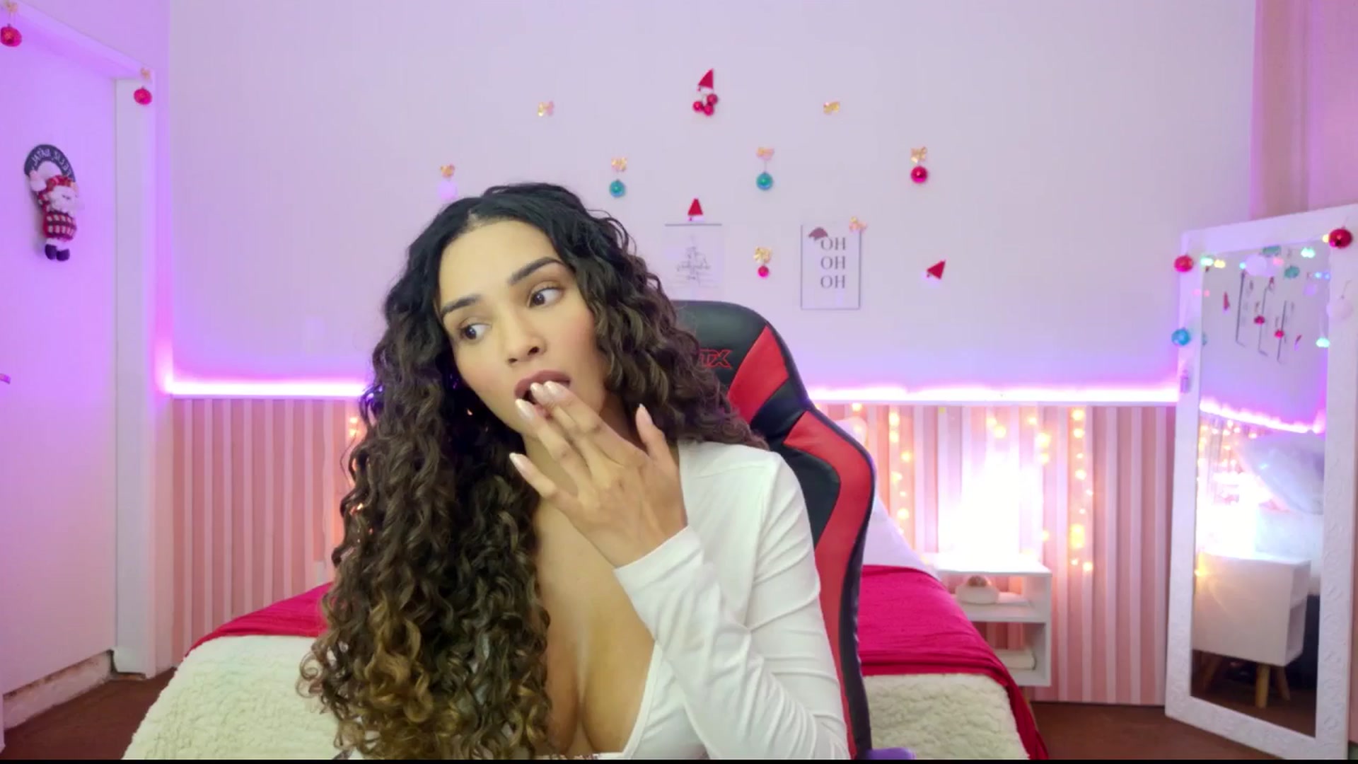 Gallery image thumbnail from Helen9g38's myfreecams stream on, 12/18/2025, 12:47 image 13 of 20