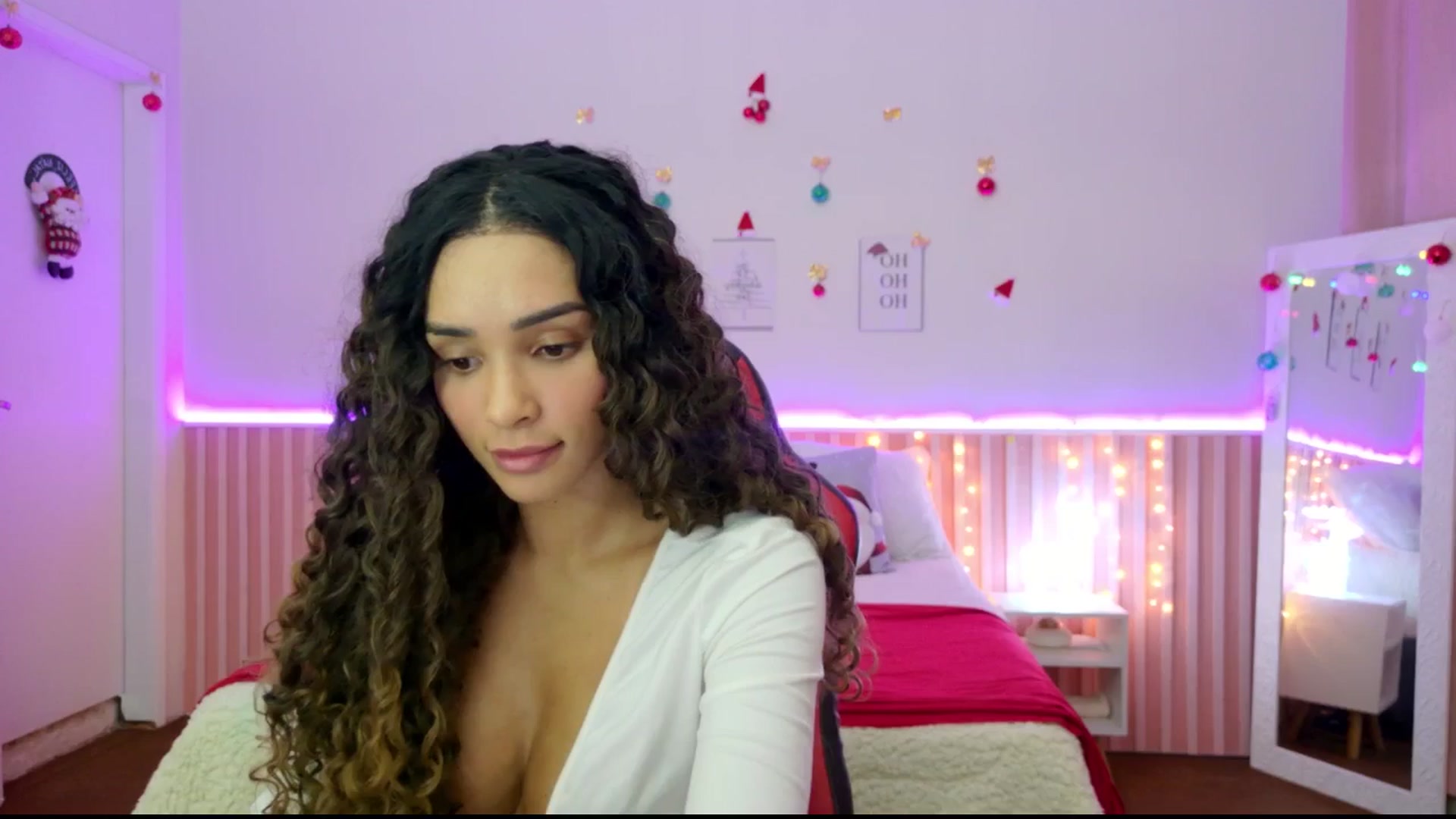 Gallery image thumbnail from Helen9g38's myfreecams stream on, 12/18/2025, 12:47 image 9 of 20