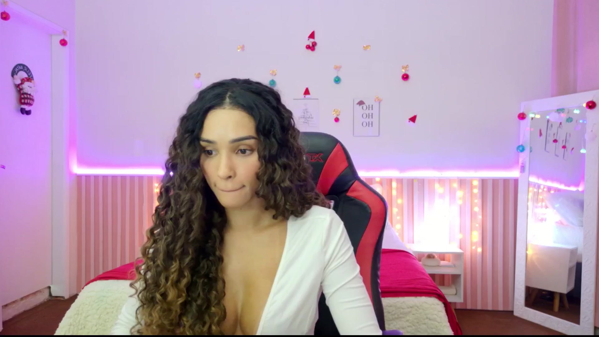Gallery image thumbnail from Helen9g38's myfreecams stream on, 12/18/2025, 12:47 image 14 of 20