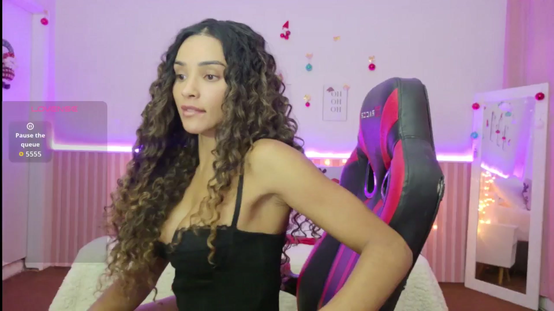 Gallery image thumbnail from Helen9g38's myfreecams stream on, 12/19/2025, 21:19 image 18 of 20