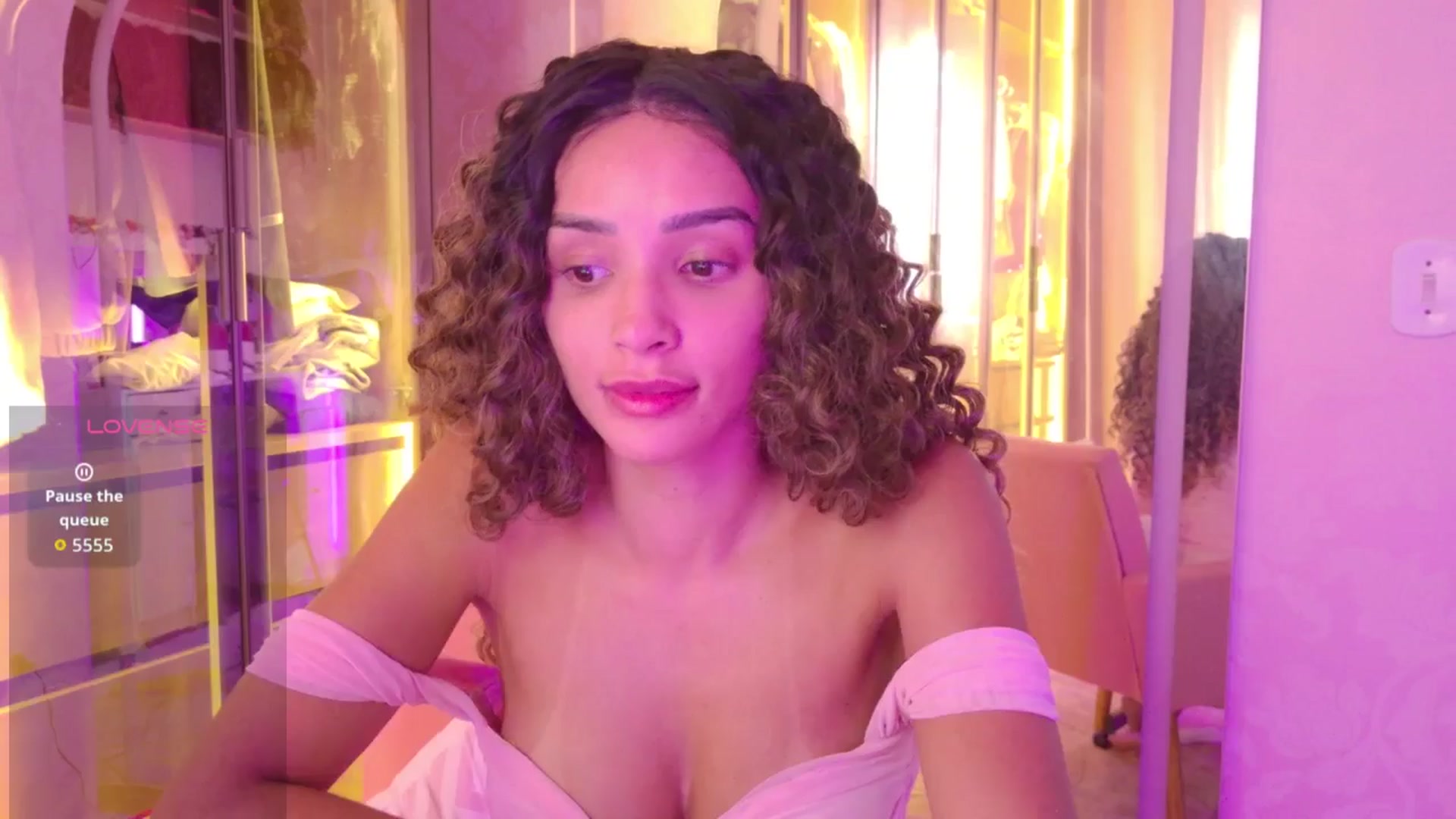 Gallery image thumbnail from Helen9g38's myfreecams stream on, 01/15/2026, 18:21 image 7 of 20