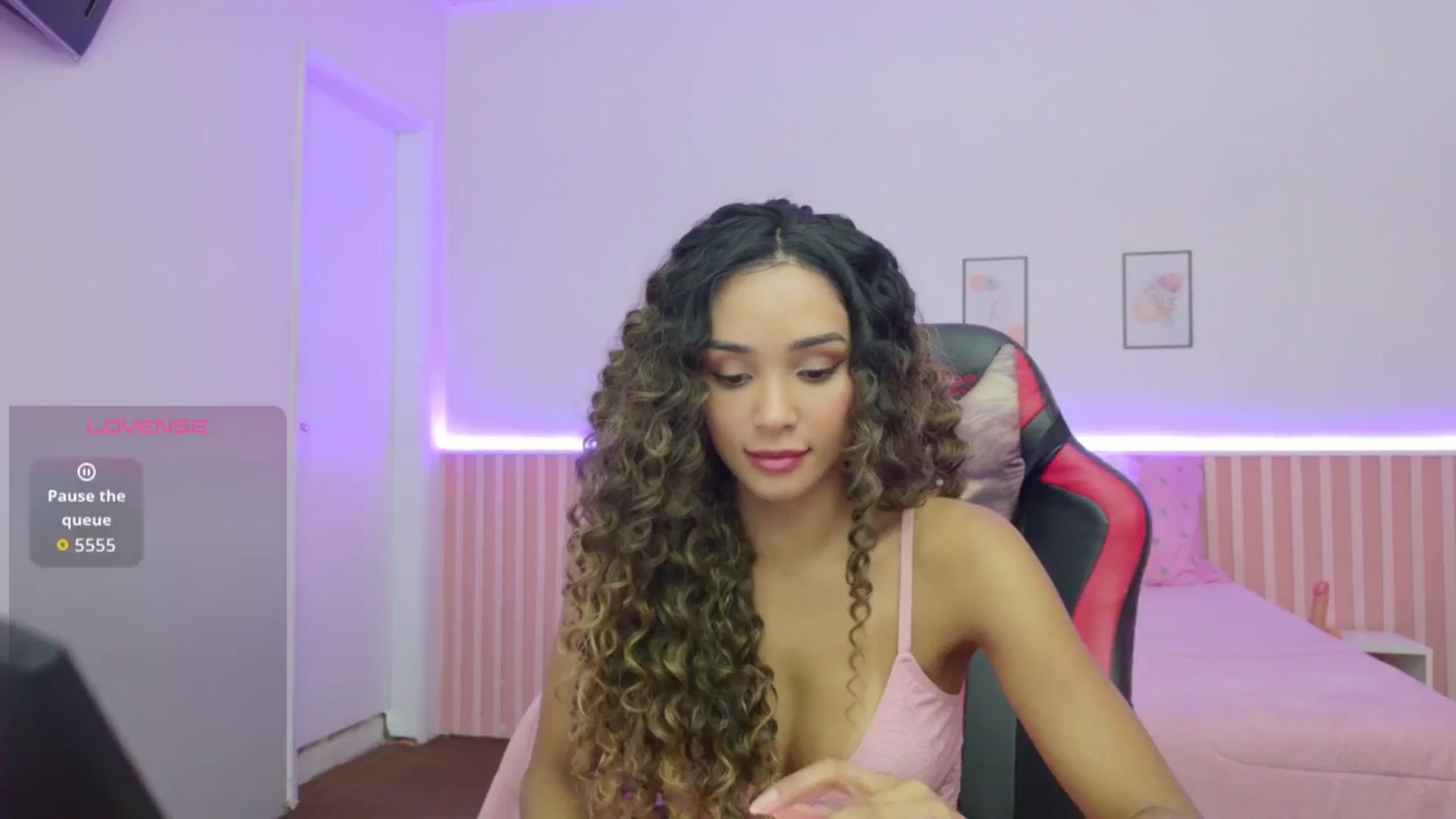 Gallery image thumbnail from Helen9g38's myfreecams stream on, 01/27/2026, 16:07 image 15 of 20