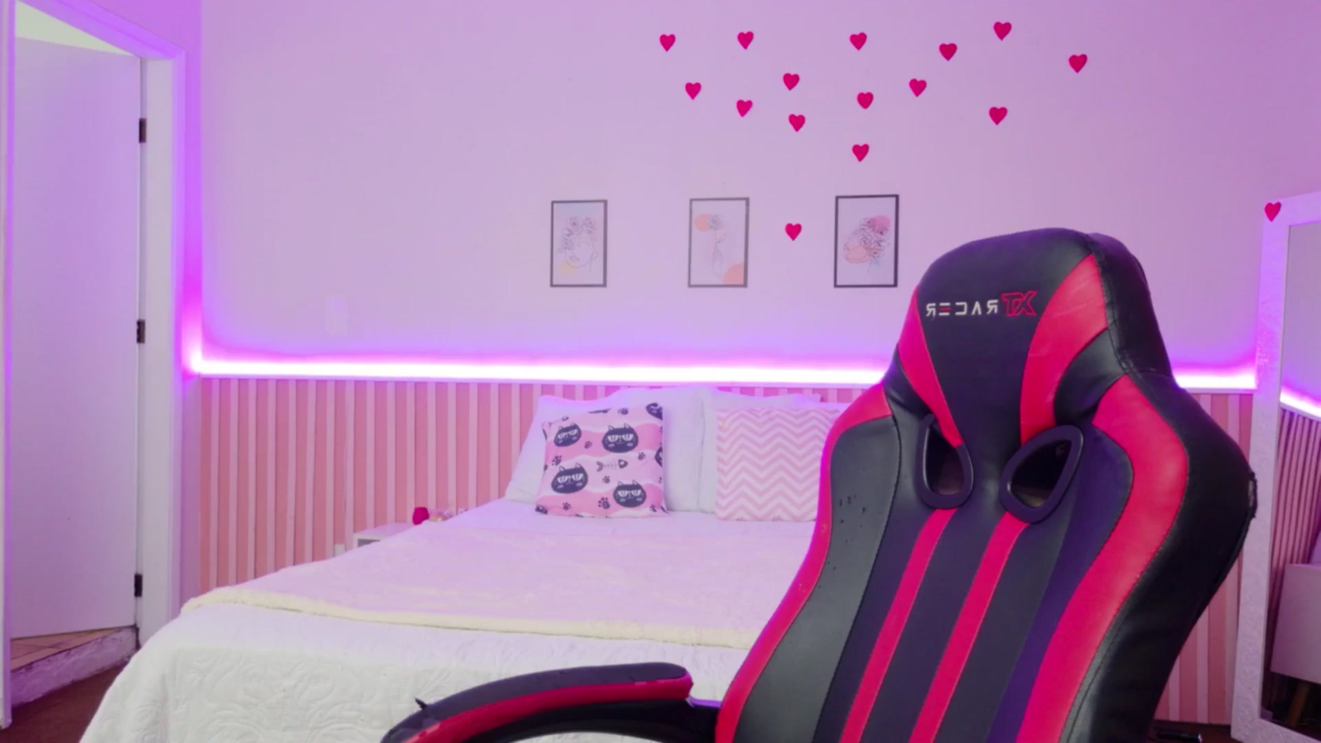 Gallery image thumbnail from Helen9g38's myfreecams stream on, 04/16/2026, 10:13 image 17 of 20