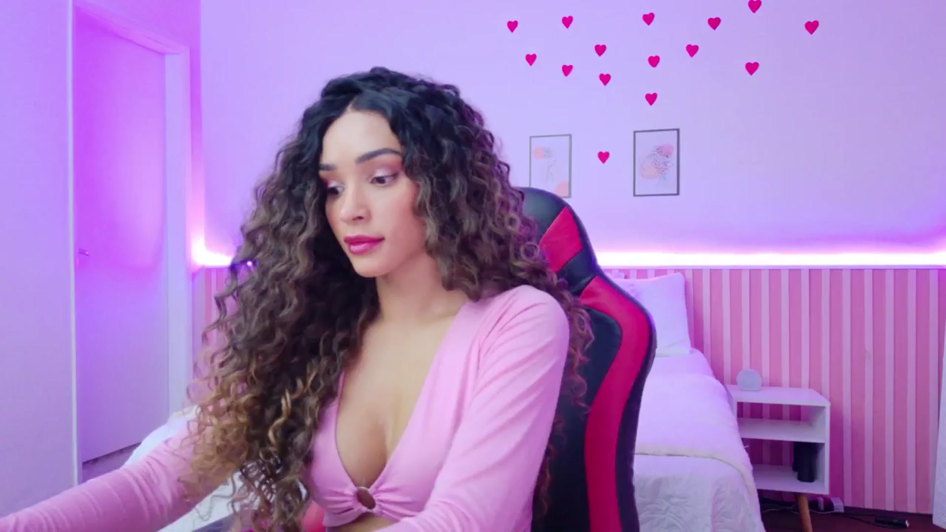 Gallery image thumbnail from Helen9g38's myfreecams stream on, 04/16/2026, 10:13 image 3 of 20