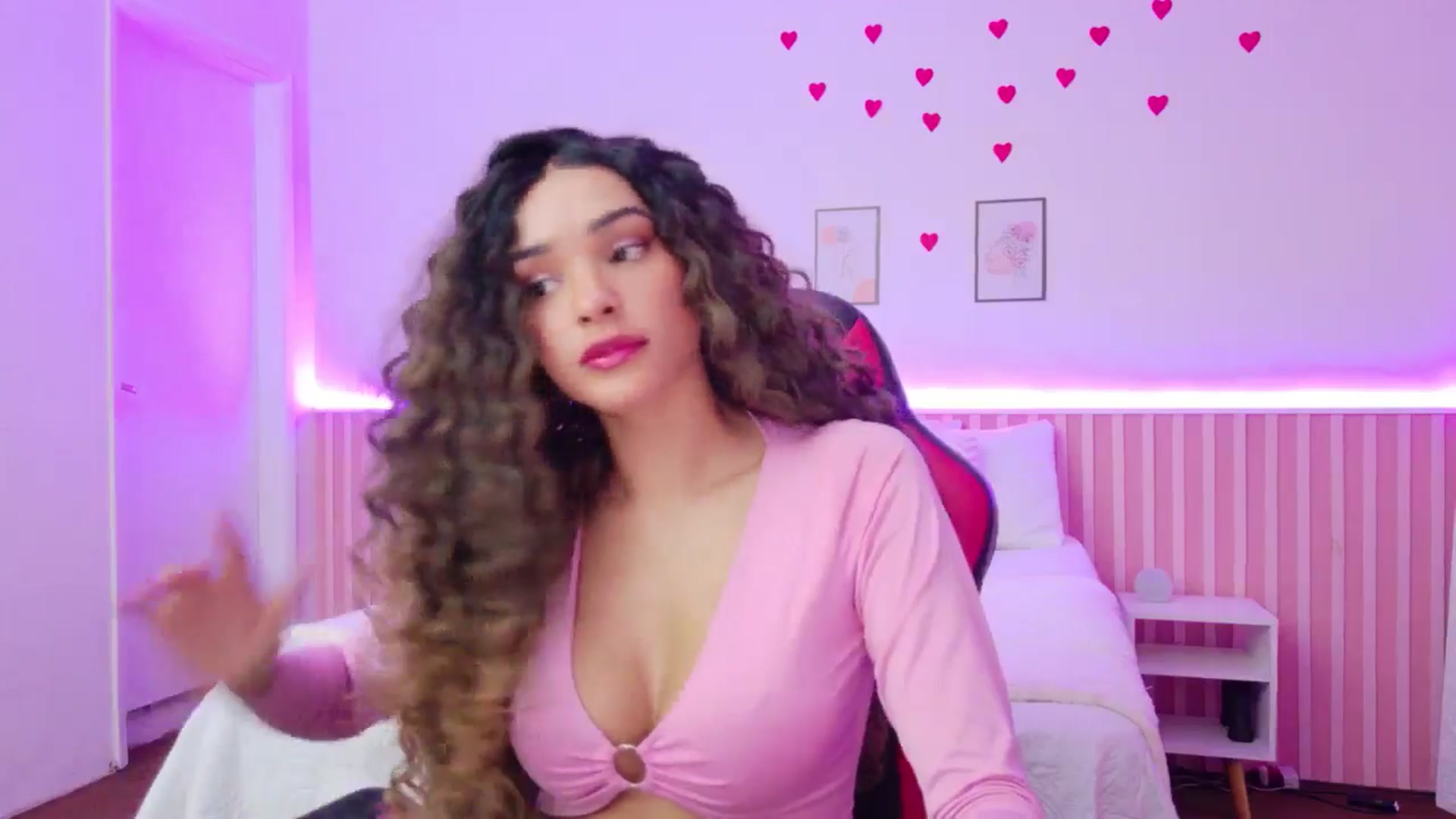 Gallery image thumbnail from Helen9g38's myfreecams stream on, 04/16/2026, 10:13 image 2 of 20