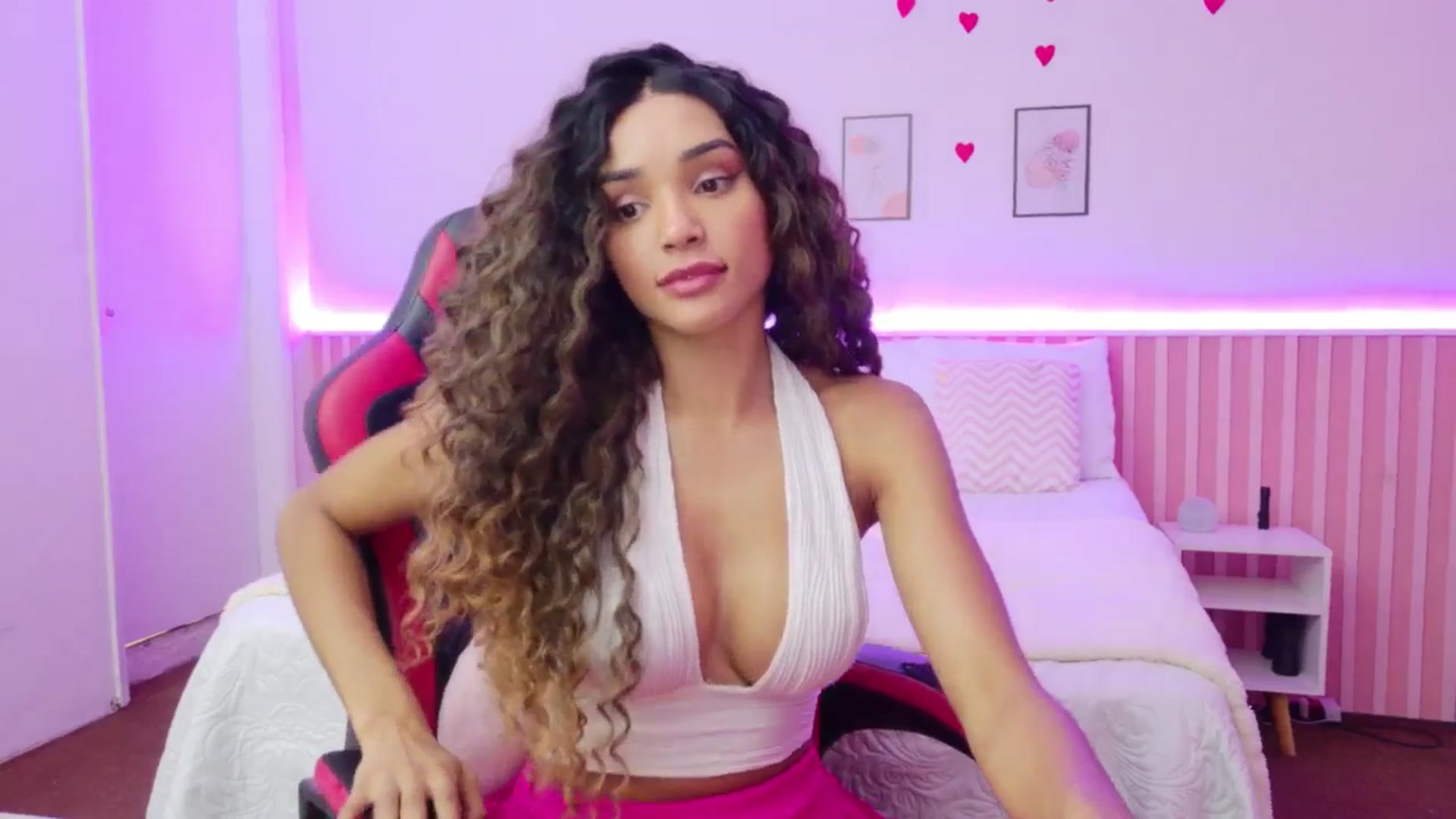 Gallery image thumbnail from Helen9g38's myfreecams stream on, 04/17/2026, 12:35 image 15 of 20