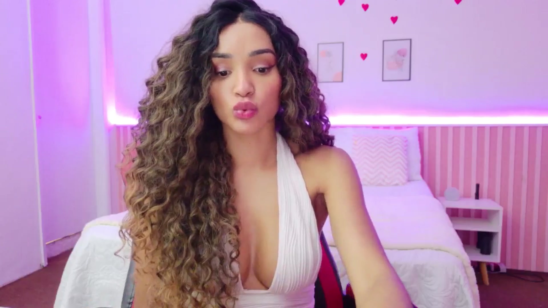 Gallery image thumbnail from Helen9g38's myfreecams stream on, 04/17/2026, 12:35 image 10 of 20